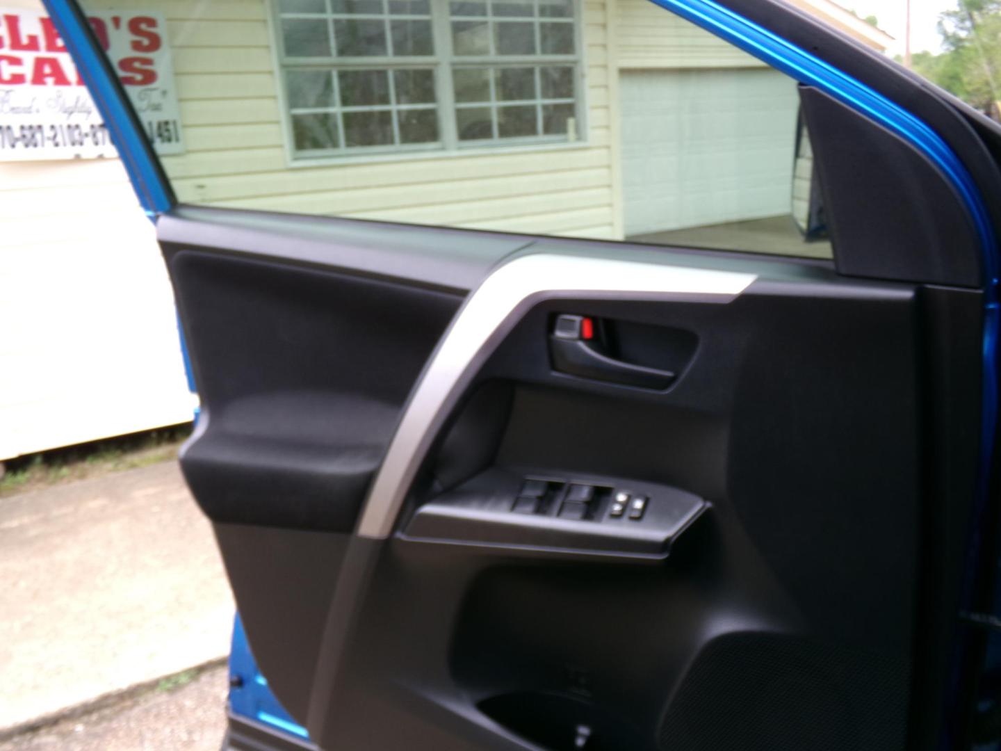 2016 Electric Storm Blue /Charcoal Toyota RAV4 LE FWD (JTMZFREV1GJ) with an 2.5L L4 DOHC 16V engine, 6-speed automatic transmission, located at 401 First NE, Bearden, AR, 71720, (870) 687-3414, 33.726528, -92.611519 - Photo#6