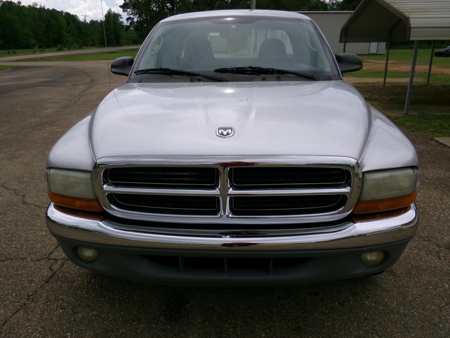 2004 Silver /Charcoal Dodge Dakota SLT Club Cab 2WD (1D7GL42K14S) with an 3.7L V6 SOHC 12V engine, automatic transmission, located at 401 First NE, Bearden, AR, 71720, (870) 687-3414, 33.726528, -92.611519 - Photo#16