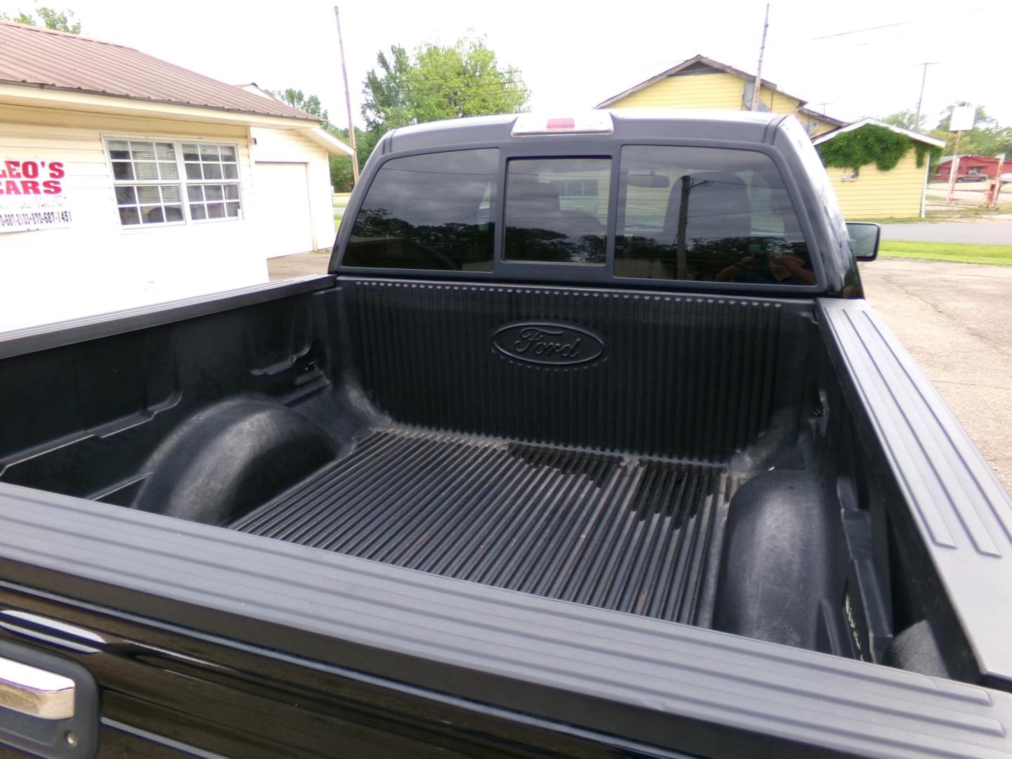 2011 Black /Gray Ford F-150 FX2 SuperCrew 5.5-ft. Bed 2WD (1FTFW1CFXBF) with an 5.0L V8 engine, 4-Speed Automatic transmission, located at 401 First NE, Bearden, AR, 71720, (870) 687-3414, 33.726528, -92.611519 - Photo#3