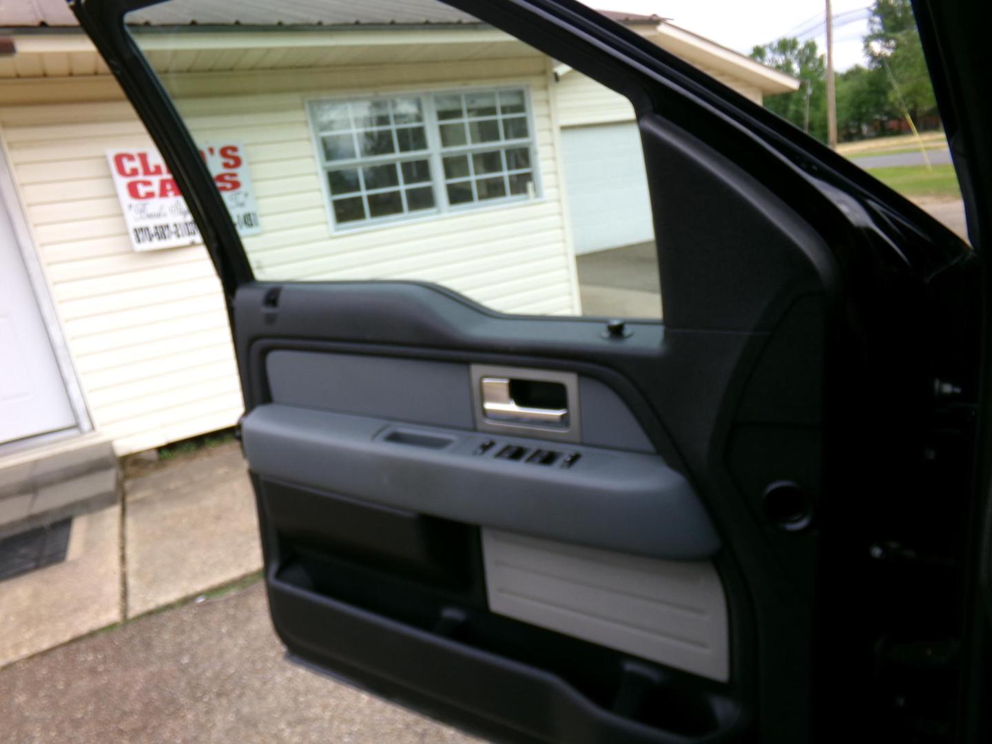 2011 Black /Gray Ford F-150 FX2 SuperCrew 5.5-ft. Bed 2WD (1FTFW1CFXBF) with an 5.0L V8 engine, 4-Speed Automatic transmission, located at 401 First NE, Bearden, AR, 71720, (870) 687-3414, 33.726528, -92.611519 - Photo#7