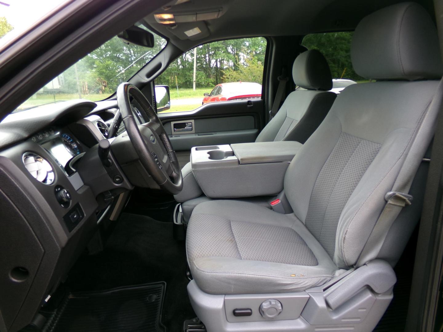 2011 Black /Gray Ford F-150 FX2 SuperCrew 5.5-ft. Bed 2WD (1FTFW1CFXBF) with an 5.0L V8 engine, 4-Speed Automatic transmission, located at 401 First NE, Bearden, AR, 71720, (870) 687-3414, 33.726528, -92.611519 - Photo#8