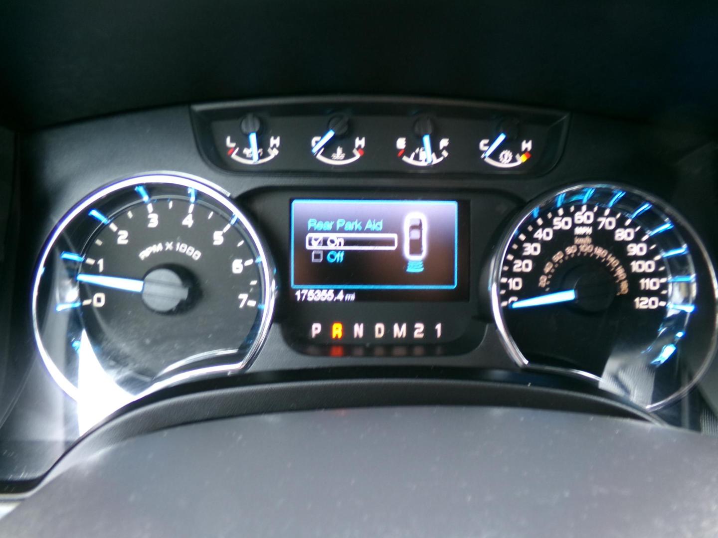 2011 Black /Gray Ford F-150 FX2 SuperCrew 5.5-ft. Bed 2WD (1FTFW1CFXBF) with an 5.0L V8 engine, 4-Speed Automatic transmission, located at 401 First NE, Bearden, AR, 71720, (870) 687-3414, 33.726528, -92.611519 - Photo#9