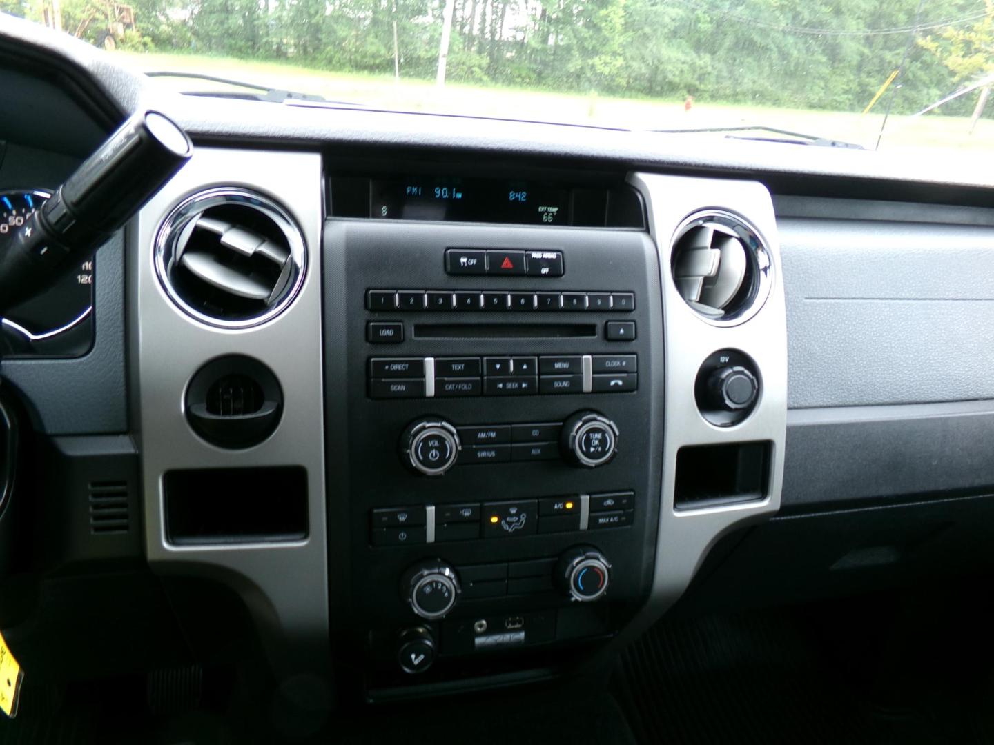 2011 Black /Gray Ford F-150 FX2 SuperCrew 5.5-ft. Bed 2WD (1FTFW1CFXBF) with an 5.0L V8 engine, 4-Speed Automatic transmission, located at 401 First NE, Bearden, AR, 71720, (870) 687-3414, 33.726528, -92.611519 - Photo#10