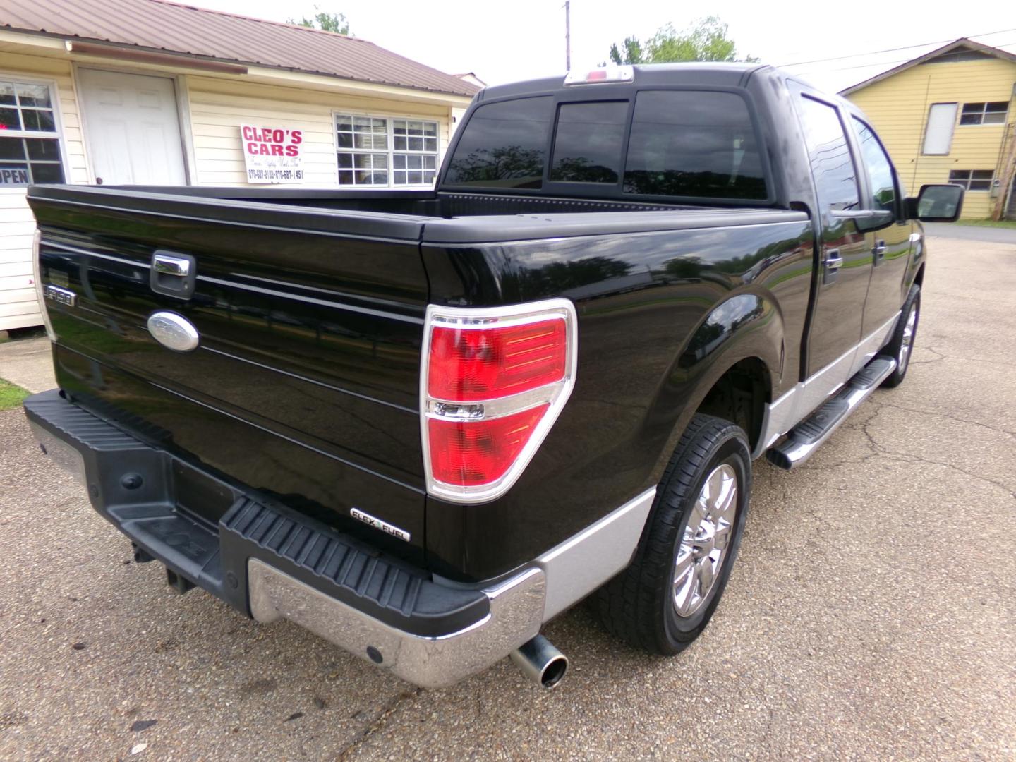 2011 Black /Gray Ford F-150 FX2 SuperCrew 5.5-ft. Bed 2WD (1FTFW1CFXBF) with an 5.0L V8 engine, 4-Speed Automatic transmission, located at 401 First NE, Bearden, AR, 71720, (870) 687-3414, 33.726528, -92.611519 - Photo#18
