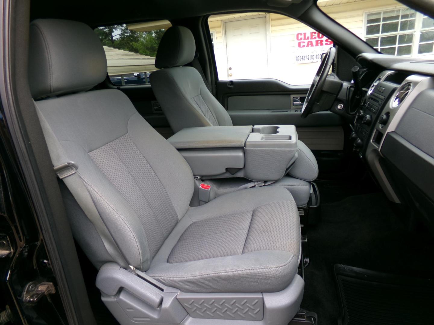 2011 Black /Gray Ford F-150 FX2 SuperCrew 5.5-ft. Bed 2WD (1FTFW1CFXBF) with an 5.0L V8 engine, 4-Speed Automatic transmission, located at 401 First NE, Bearden, AR, 71720, (870) 687-3414, 33.726528, -92.611519 - Photo#17