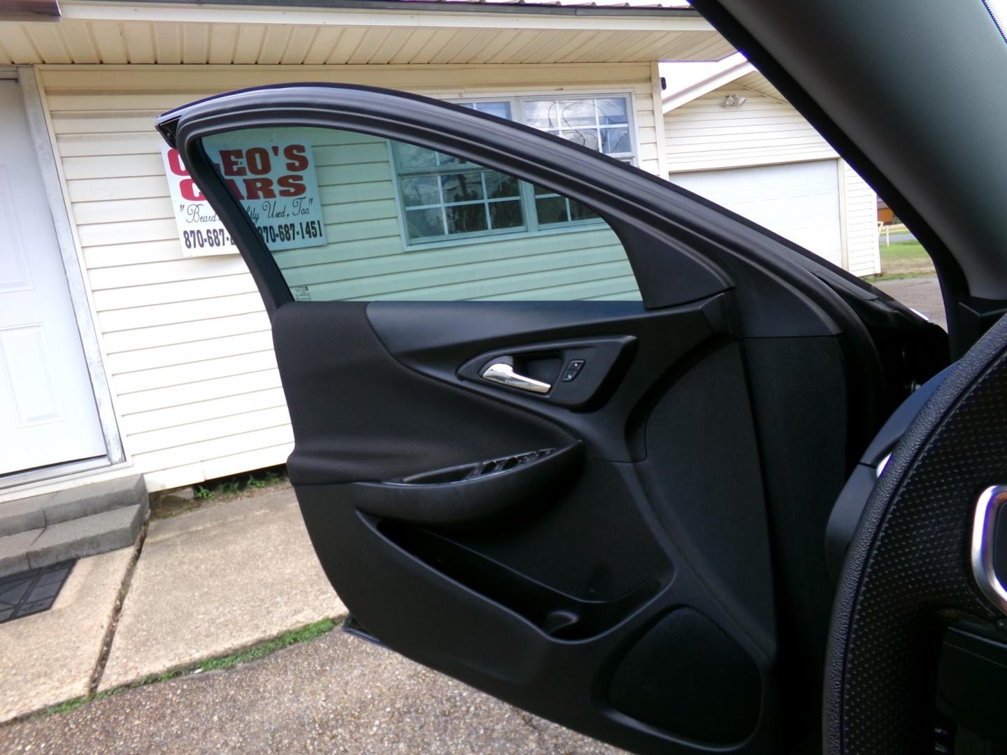 2020 Carbon Flash Metallic /Black Chevrolet Malibu LT (1G1ZD5ST1LF) with an 1.5L L4 DOHC 16V engine, 6A transmission, located at 401 First NE, Bearden, AR, 71720, (870) 687-3414, 33.726528, -92.611519 - Photo#6