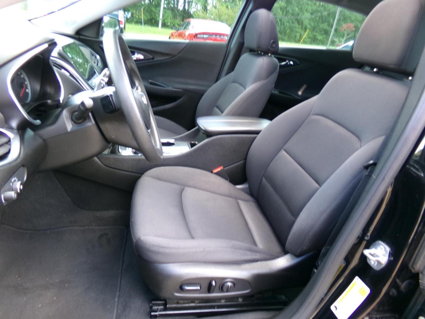 2020 Carbon Flash Metallic /Black Chevrolet Malibu LT (1G1ZD5ST1LF) with an 1.5L L4 DOHC 16V engine, 6A transmission, located at 401 First NE, Bearden, AR, 71720, (870) 687-3414, 33.726528, -92.611519 - Photo#7