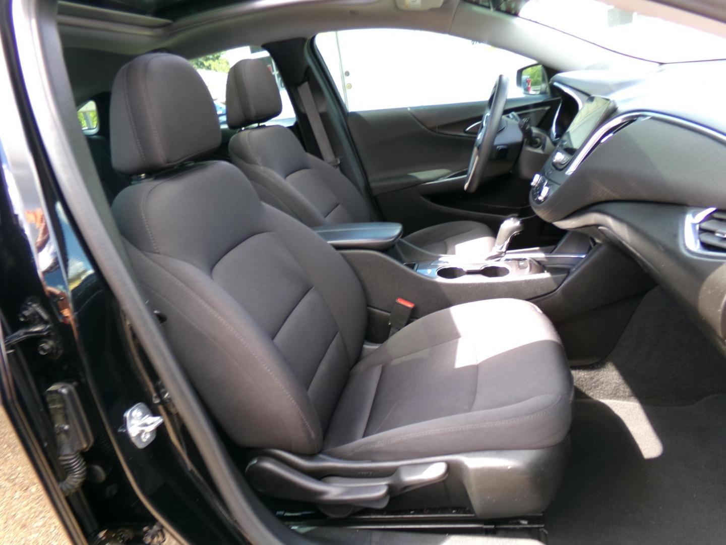 2020 Carbon Flash Metallic /Black Chevrolet Malibu LT (1G1ZD5ST1LF) with an 1.5L L4 DOHC 16V engine, 6A transmission, located at 401 First NE, Bearden, AR, 71720, (870) 687-3414, 33.726528, -92.611519 - Photo#17