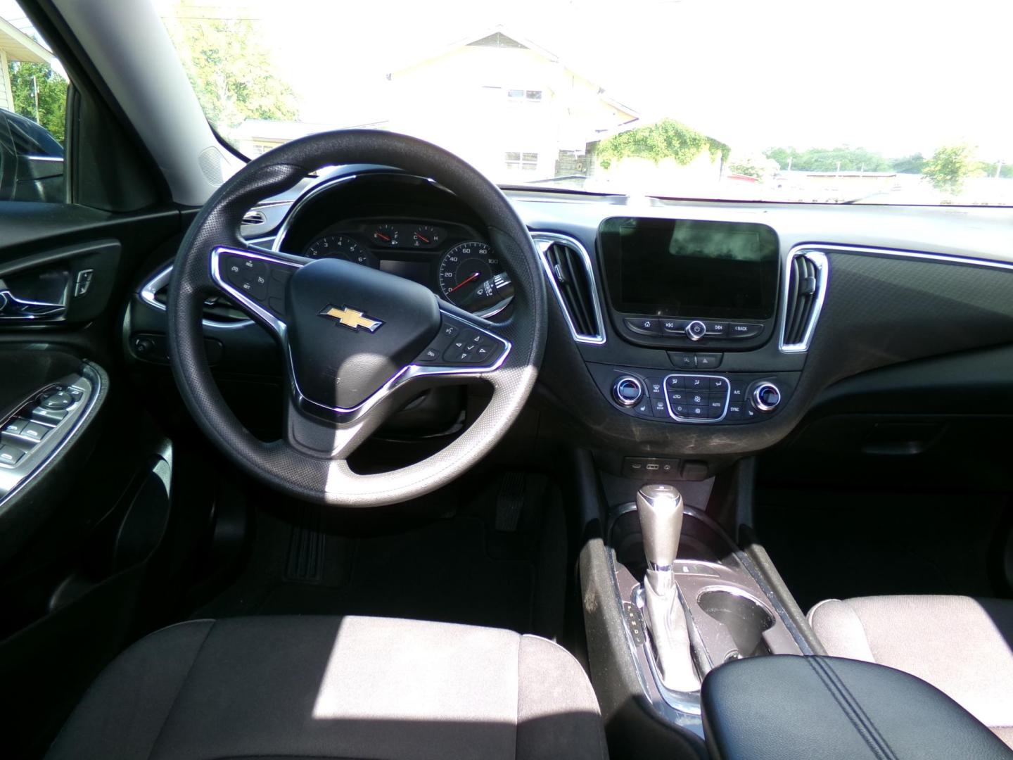 2020 Carbon Flash Metallic /Black Chevrolet Malibu LT (1G1ZD5ST1LF) with an 1.5L L4 DOHC 16V engine, 6A transmission, located at 401 First NE, Bearden, AR, 71720, (870) 687-3414, 33.726528, -92.611519 - Photo#18