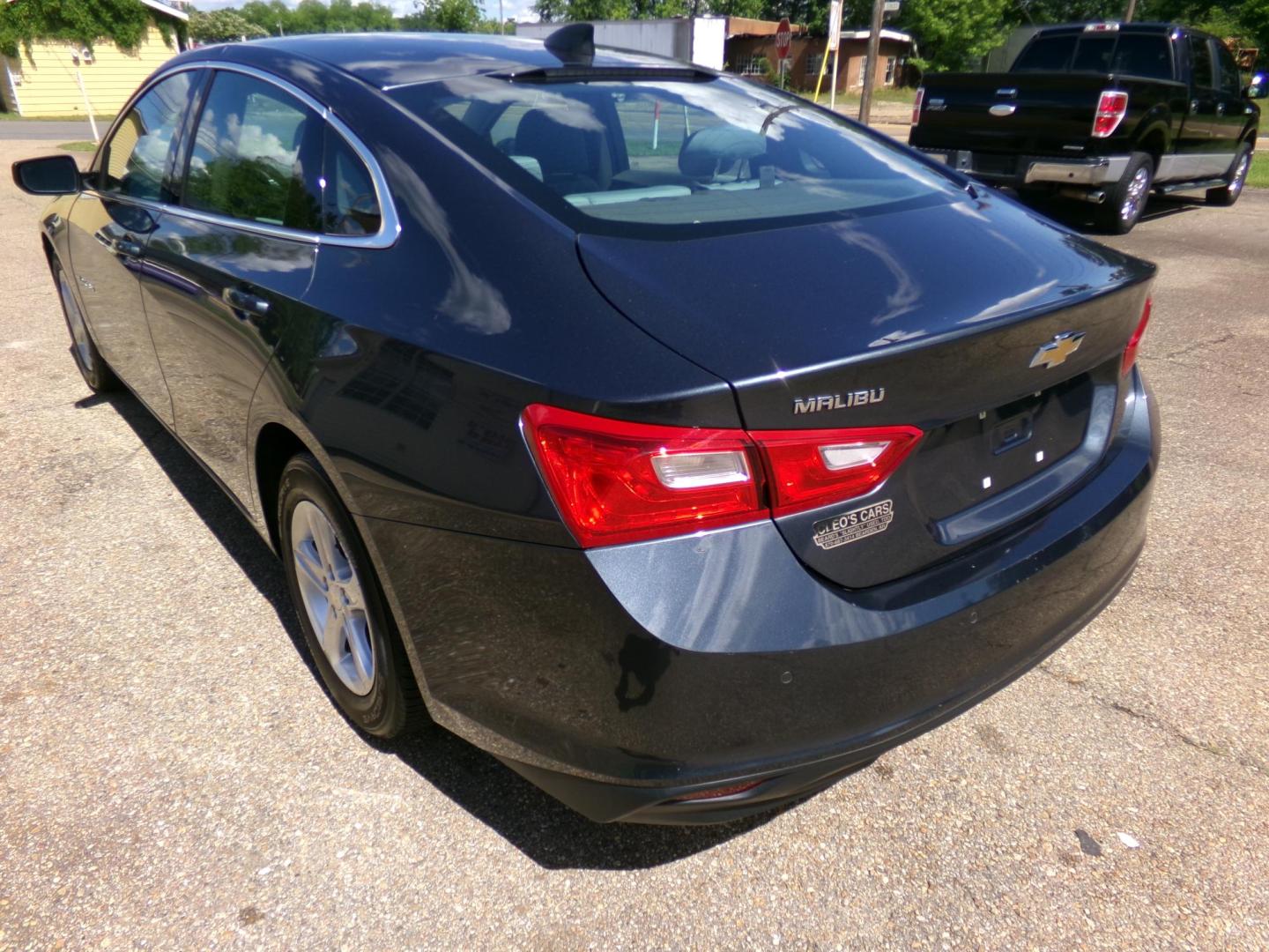 2019 Seeker Metallic /Gray Chevrolet Malibu 1FL (1G1ZC5ST1KF) with an 1.5L L4 DOHC 16V engine, 6A transmission, located at 401 First NE, Bearden, AR, 71720, (870) 687-3414, 33.726528, -92.611519 - Photo#2