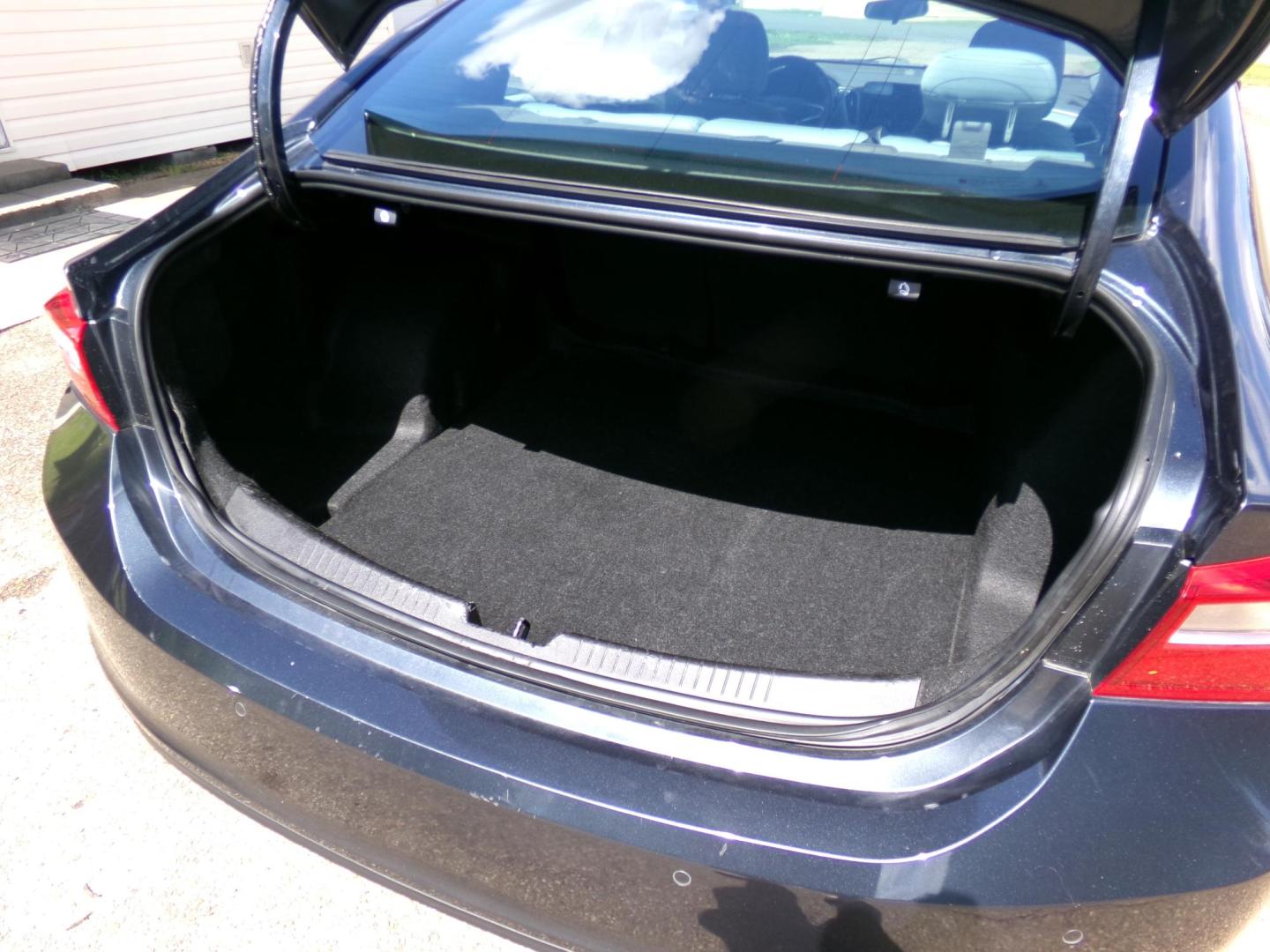 2019 Seeker Metallic /Gray Chevrolet Malibu 1FL (1G1ZC5ST1KF) with an 1.5L L4 DOHC 16V engine, 6A transmission, located at 401 First NE, Bearden, AR, 71720, (870) 687-3414, 33.726528, -92.611519 - Photo#3