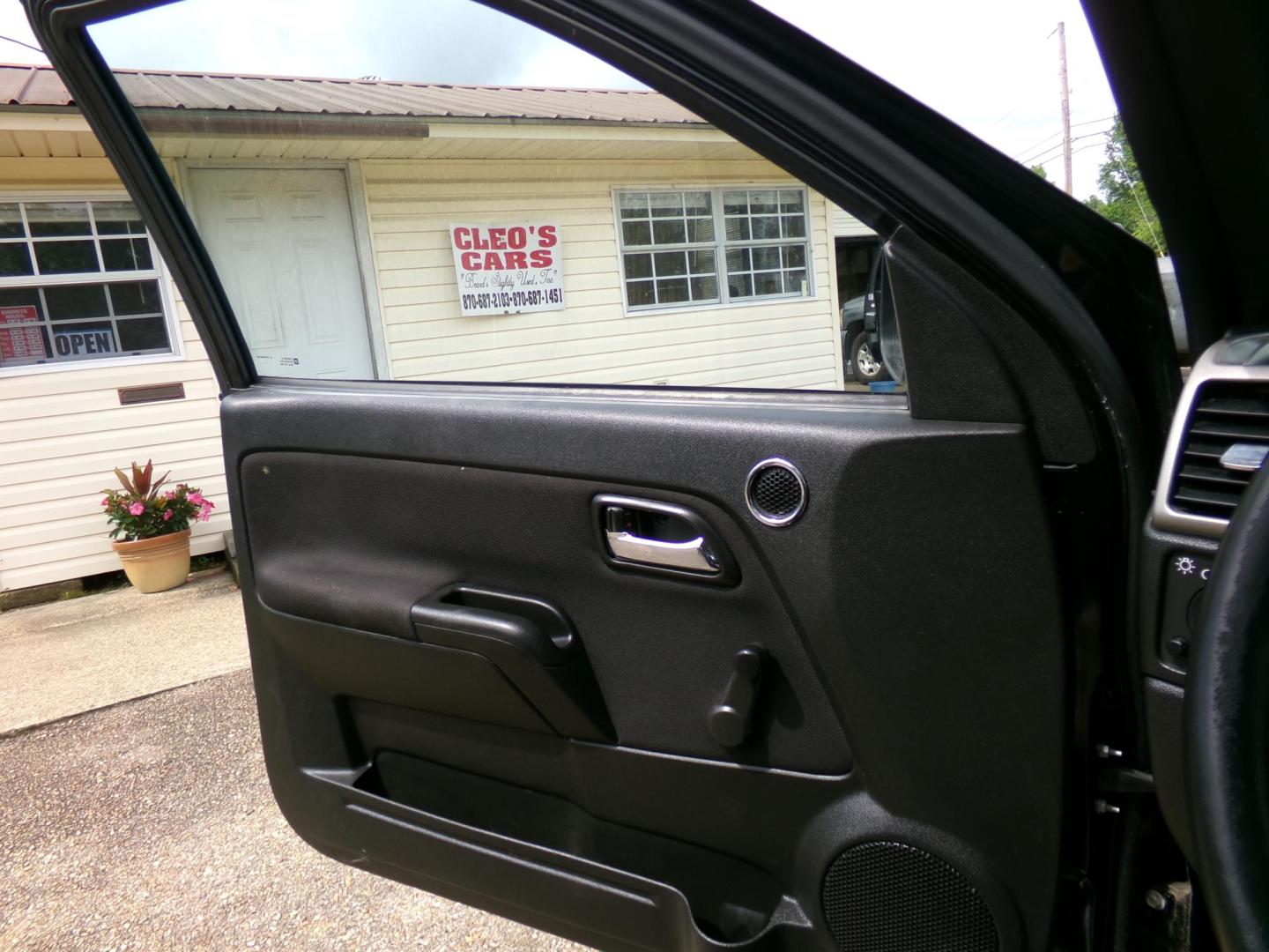 2012 Black /Gray Chevrolet Colorado Work Truck 2WD (1GCCSBF97C8) with an 2.9L L4 DOHC 16V engine, automatic transmission, located at 401 First NE, Bearden, AR, 71720, (870) 687-3414, 33.726528, -92.611519 - Photo#5