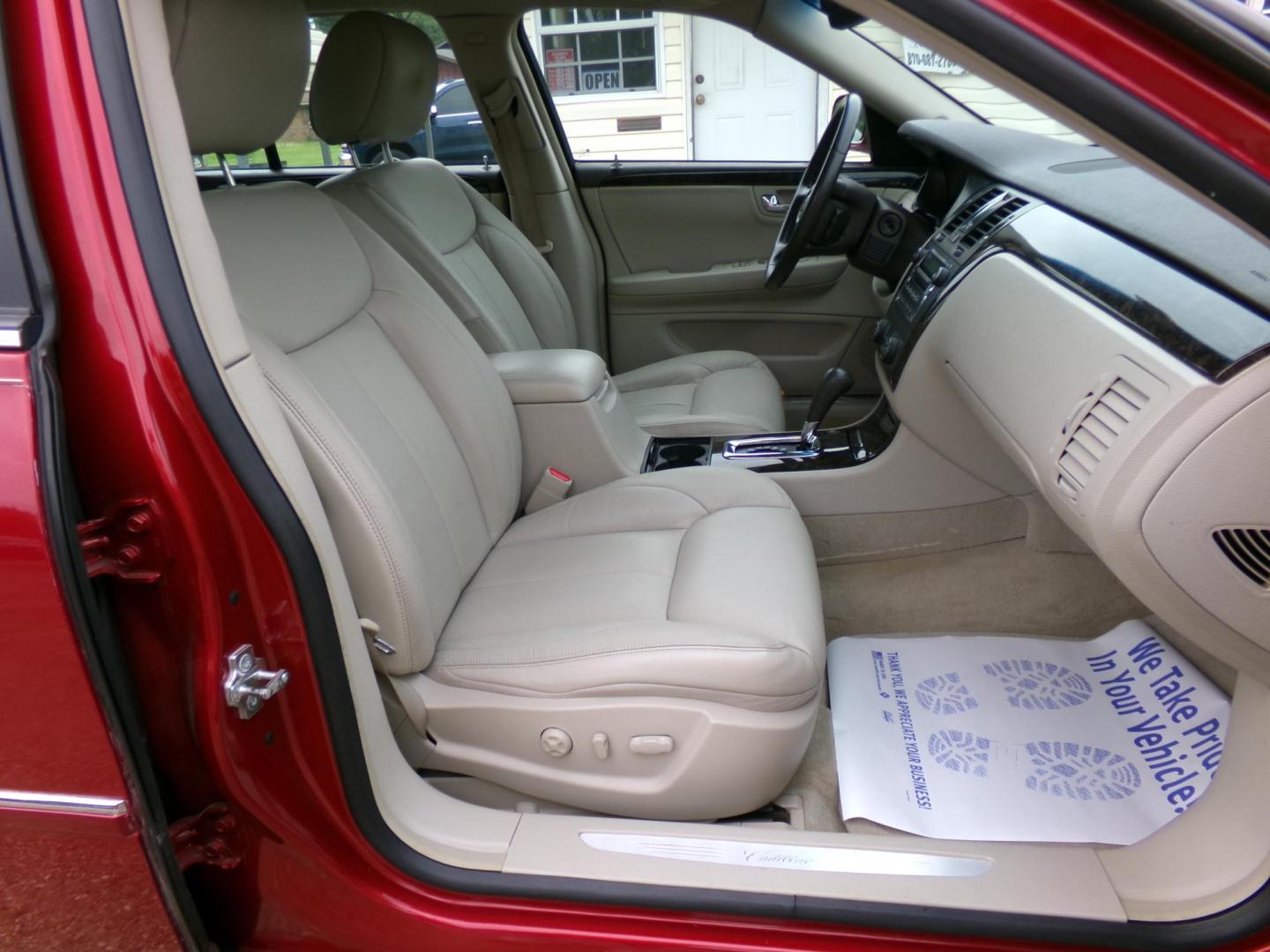 2010 Crystal Claret Tintcoat /Cream Cadillac DTS V8 (1G6KA5EY4AU) with an 4.6L V8 DOHC 32V engine, 4-Speed Automatic transmission, located at 401 First NE, Bearden, AR, 71720, (870) 687-3414, 33.726528, -92.611519 - Photo#14
