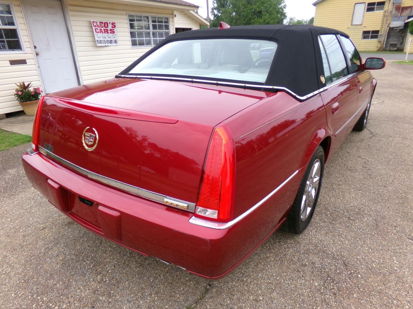 2010 Crystal Claret Tintcoat /Cream Cadillac DTS V8 (1G6KA5EY4AU) with an 4.6L V8 DOHC 32V engine, 4-Speed Automatic transmission, located at 401 First NE, Bearden, AR, 71720, (870) 687-3414, 33.726528, -92.611519 - Photo#16