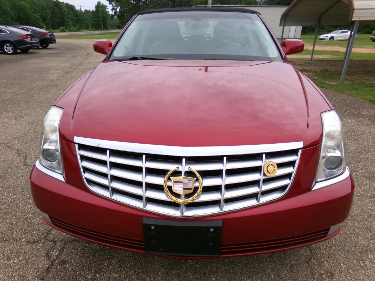 2010 Crystal Claret Tintcoat /Cream Cadillac DTS V8 (1G6KA5EY4AU) with an 4.6L V8 DOHC 32V engine, 4-Speed Automatic transmission, located at 401 First NE, Bearden, AR, 71720, (870) 687-3414, 33.726528, -92.611519 - Photo#18