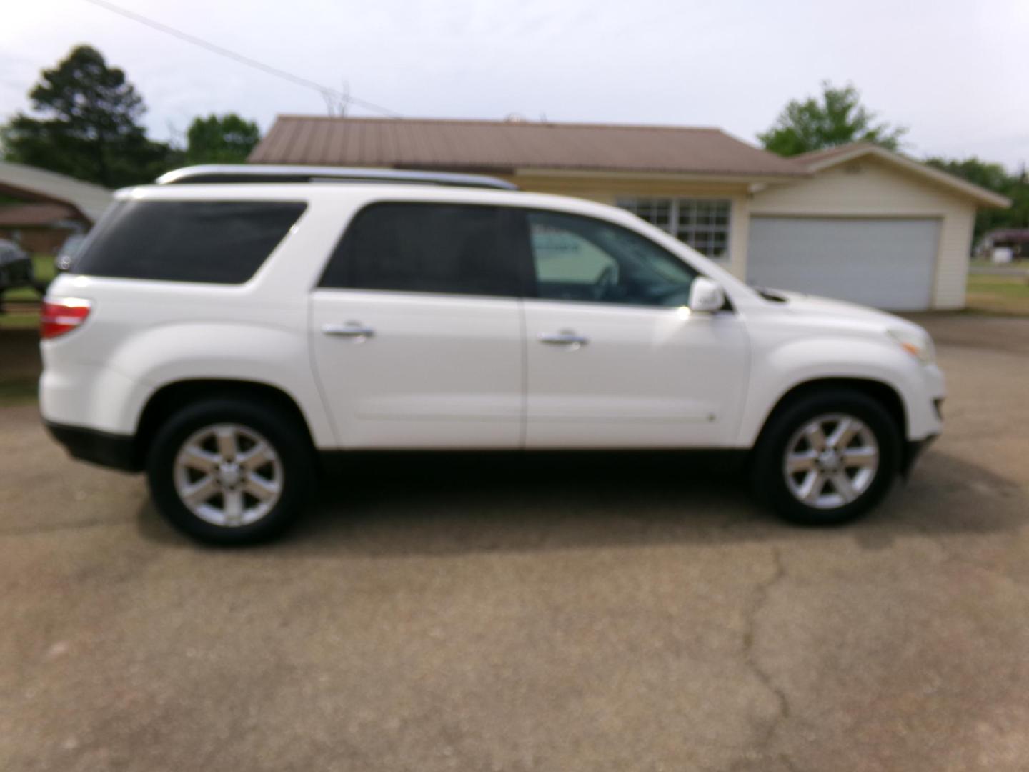 2008 White /Gray Saturn Outlook XR FWD (5GZER23728J) with an 3.6L V6 DOHC 24V engine, 6-Speed Automatic Overdrive transmission, located at 401 First NE, Bearden, AR, 71720, (870) 687-3414, 33.726528, -92.611519 - Photo#20