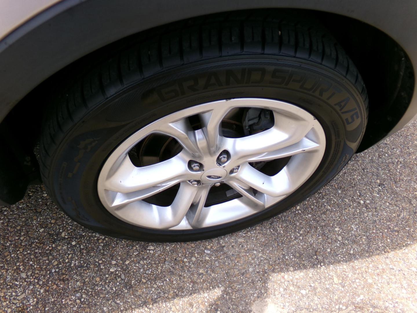 2013 Moondust Silver Metallic /Gray Ford Explorer Limited FWD (1FM5K7F83DG) with an 3.5L V6 DOHC 24V engine, 6-Speed Automatic transmission, located at 401 First NE, Bearden, AR, 71720, (870) 687-3414, 33.726528, -92.611519 - Photo#5