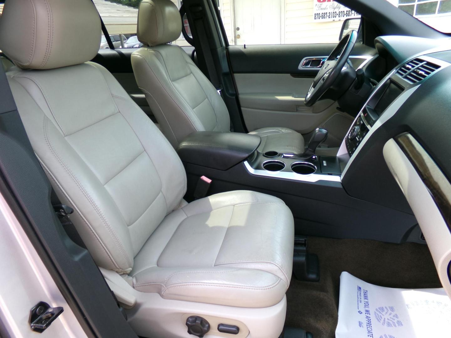 2013 Moondust Silver Metallic /Gray Ford Explorer Limited FWD (1FM5K7F83DG) with an 3.5L V6 DOHC 24V engine, 6-Speed Automatic transmission, located at 401 First NE, Bearden, AR, 71720, (870) 687-3414, 33.726528, -92.611519 - Photo#19