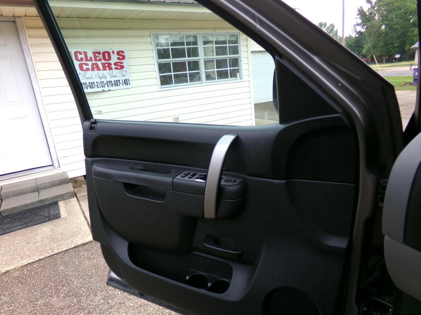 2013 Magna Steel Metallic /Gray Chevrolet Silverado 1500 LS Crew Cab Short Box 2WD (3GCPCREA9DG) with an 4.8L V8 OHV 16V engine, 6-Speed Automatic transmission, located at 401 First NE, Bearden, AR, 71720, (870) 687-3414, 33.726528, -92.611519 - Photo#6