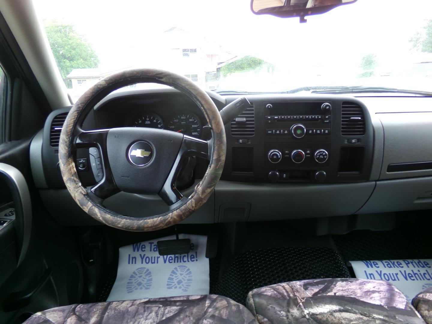 2013 Magna Steel Metallic /Gray Chevrolet Silverado 1500 LS Crew Cab Short Box 2WD (3GCPCREA9DG) with an 4.8L V8 OHV 16V engine, 6-Speed Automatic transmission, located at 401 First NE, Bearden, AR, 71720, (870) 687-3414, 33.726528, -92.611519 - Photo#13