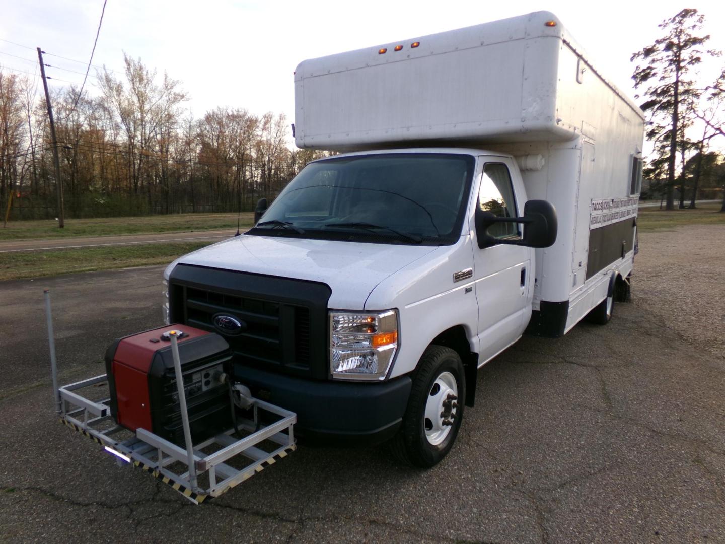 2018 White /Gray Ford F-350 SD Crew Cab 4WD (1FDWE3F63JD) with an 6.2L V8 OHV 16V engine, 6A transmission, located at 400 First NW, Bearden, AR, 71720, (870) 687-3414, 0.000000, 0.000000 - Fully-equipped, ready-to-go 2018 Ford F-350 food truck! - Photo#0