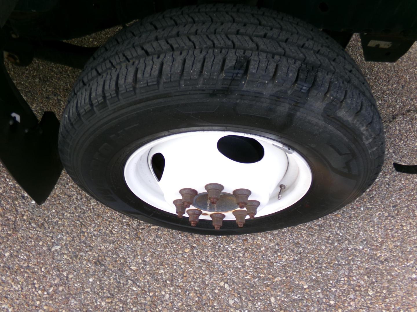 2018 White /Gray Ford F-350 SD Crew Cab 4WD (1FDWE3F63JD) with an 6.2L V8 OHV 16V engine, 6A transmission, located at 400 First NW, Bearden, AR, 71720, (870) 687-3414, 0.000000, 0.000000 - Fully-equipped, ready-to-go 2018 Ford F-350 food truck! - Photo#30