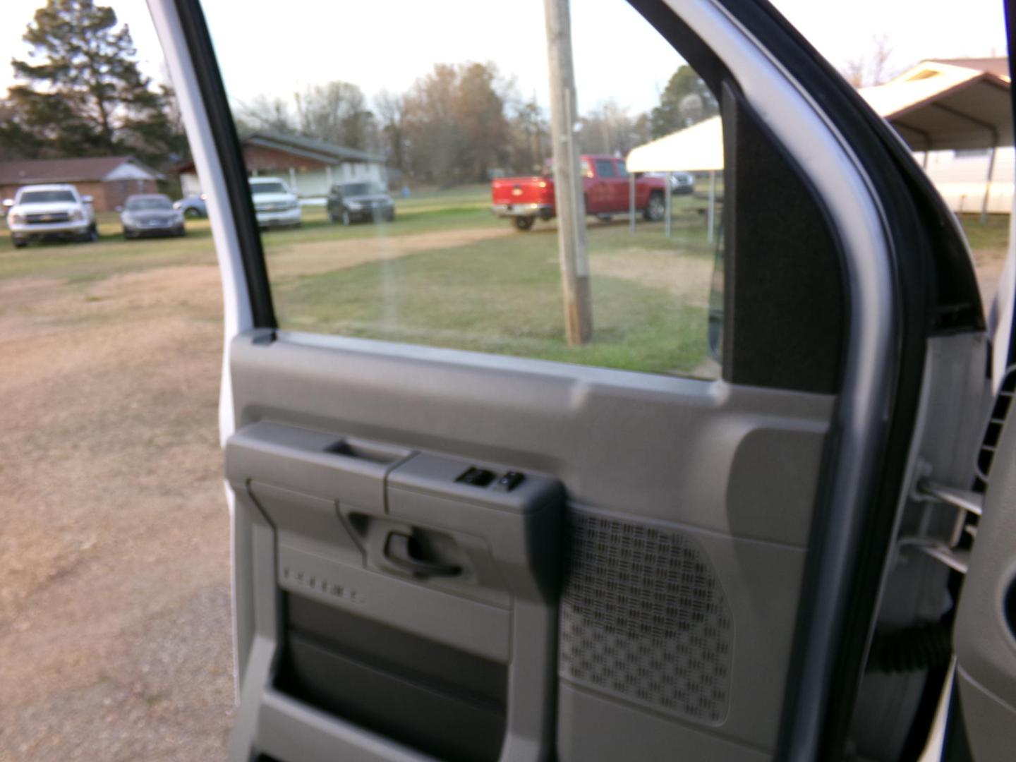 2018 White /Gray Ford F-350 SD Crew Cab 4WD (1FDWE3F63JD) with an 6.2L V8 OHV 16V engine, 6A transmission, located at 400 First NW, Bearden, AR, 71720, (870) 687-3414, 0.000000, 0.000000 - Fully-equipped, ready-to-go 2018 Ford F-350 food truck! - Photo#5