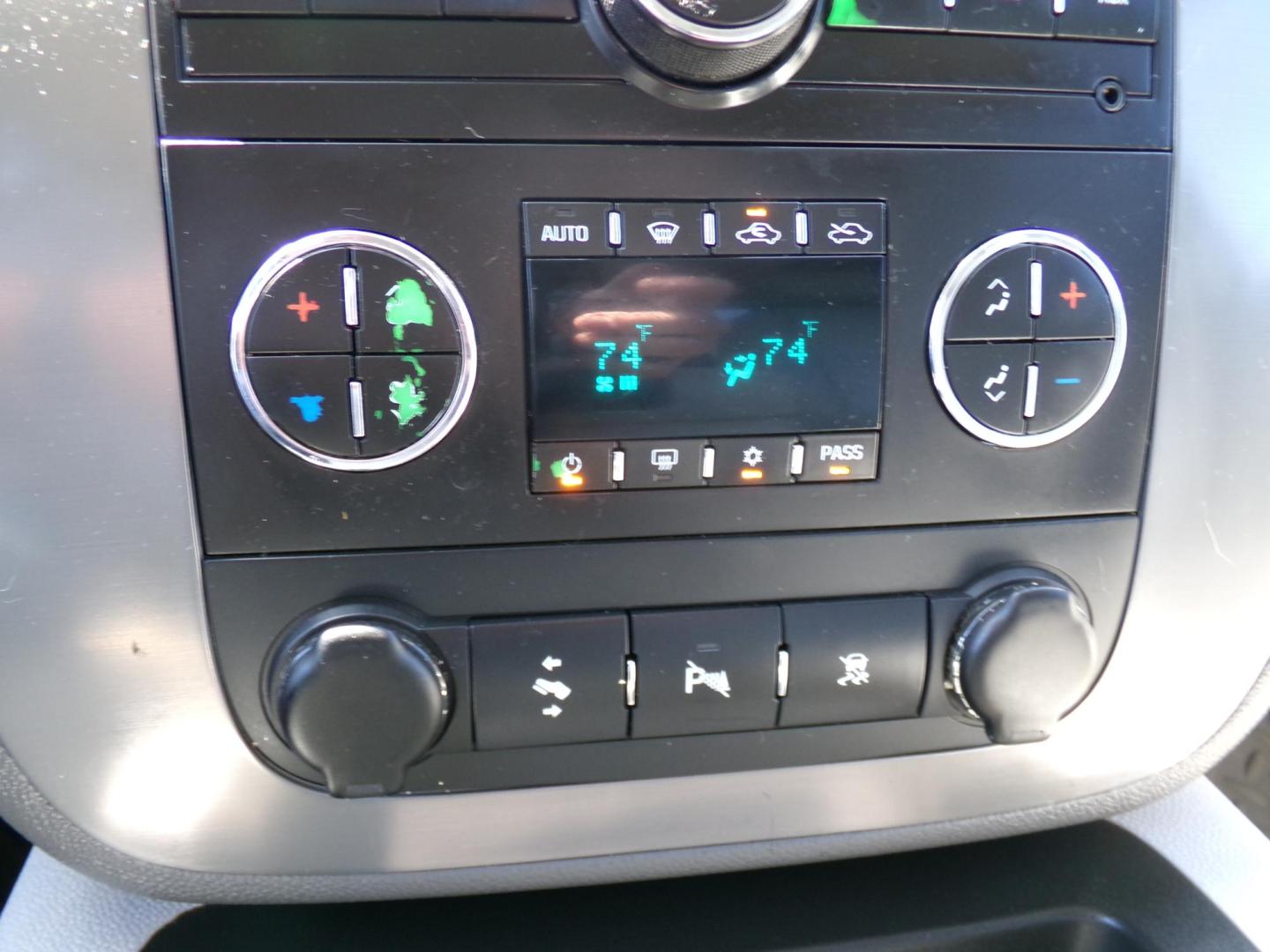 2011 White /Gray GMC Sierra 1500 SLT Crew Cab 4WD (3GTP2WE38BG) with an 5.3L V8 OHV 16V FFV engine, 4-Speed Automatic transmission, located at 401 First NE, Bearden, AR, 71720, (870) 687-3414, 33.726528, -92.611519 - Photo#11