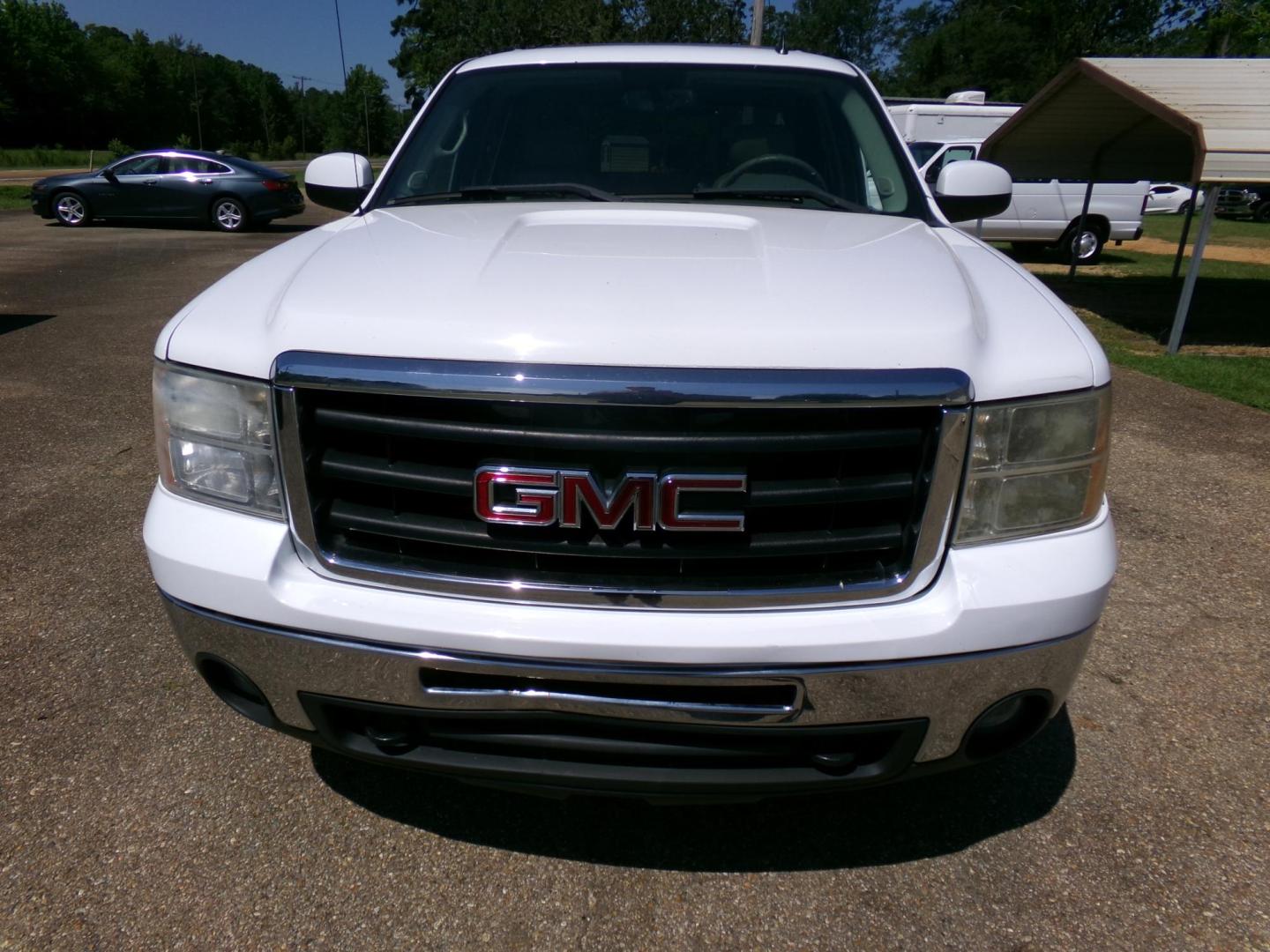 2011 White /Gray GMC Sierra 1500 SLT Crew Cab 4WD (3GTP2WE38BG) with an 5.3L V8 OHV 16V FFV engine, 4-Speed Automatic transmission, located at 401 First NE, Bearden, AR, 71720, (870) 687-3414, 33.726528, -92.611519 - Photo#22