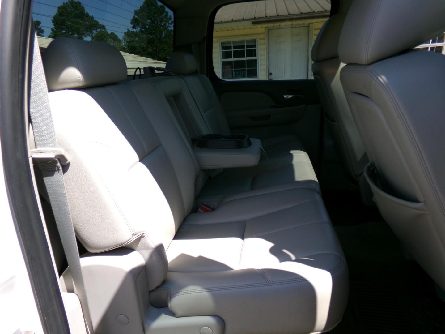 2011 White /Gray GMC Sierra 1500 SLT Crew Cab 4WD (3GTP2WE38BG) with an 5.3L V8 OHV 16V FFV engine, 4-Speed Automatic transmission, located at 401 First NE, Bearden, AR, 71720, (870) 687-3414, 33.726528, -92.611519 - Photo#15