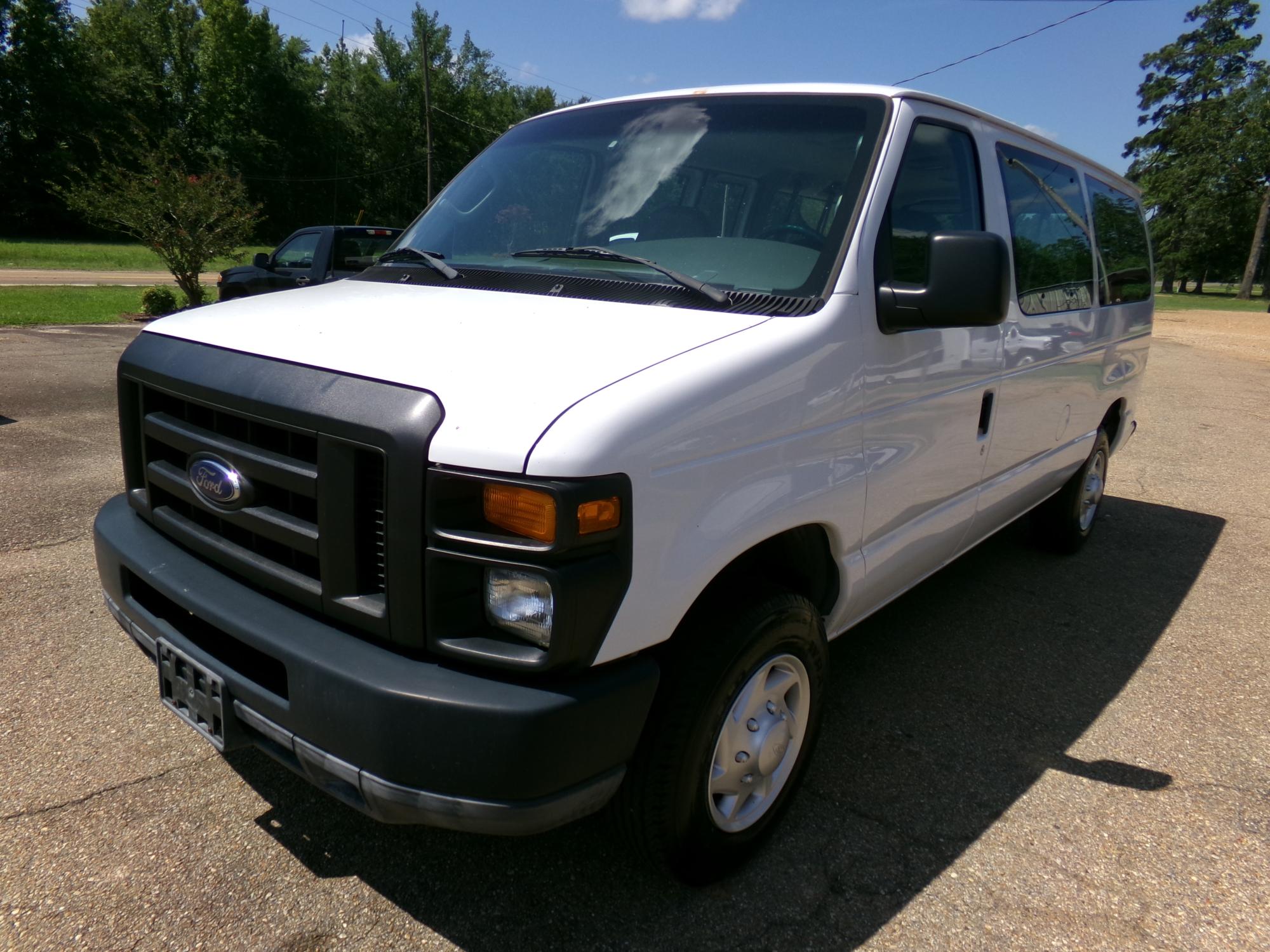 photo of 2008 Ford E-Series Wagon E-150 XL