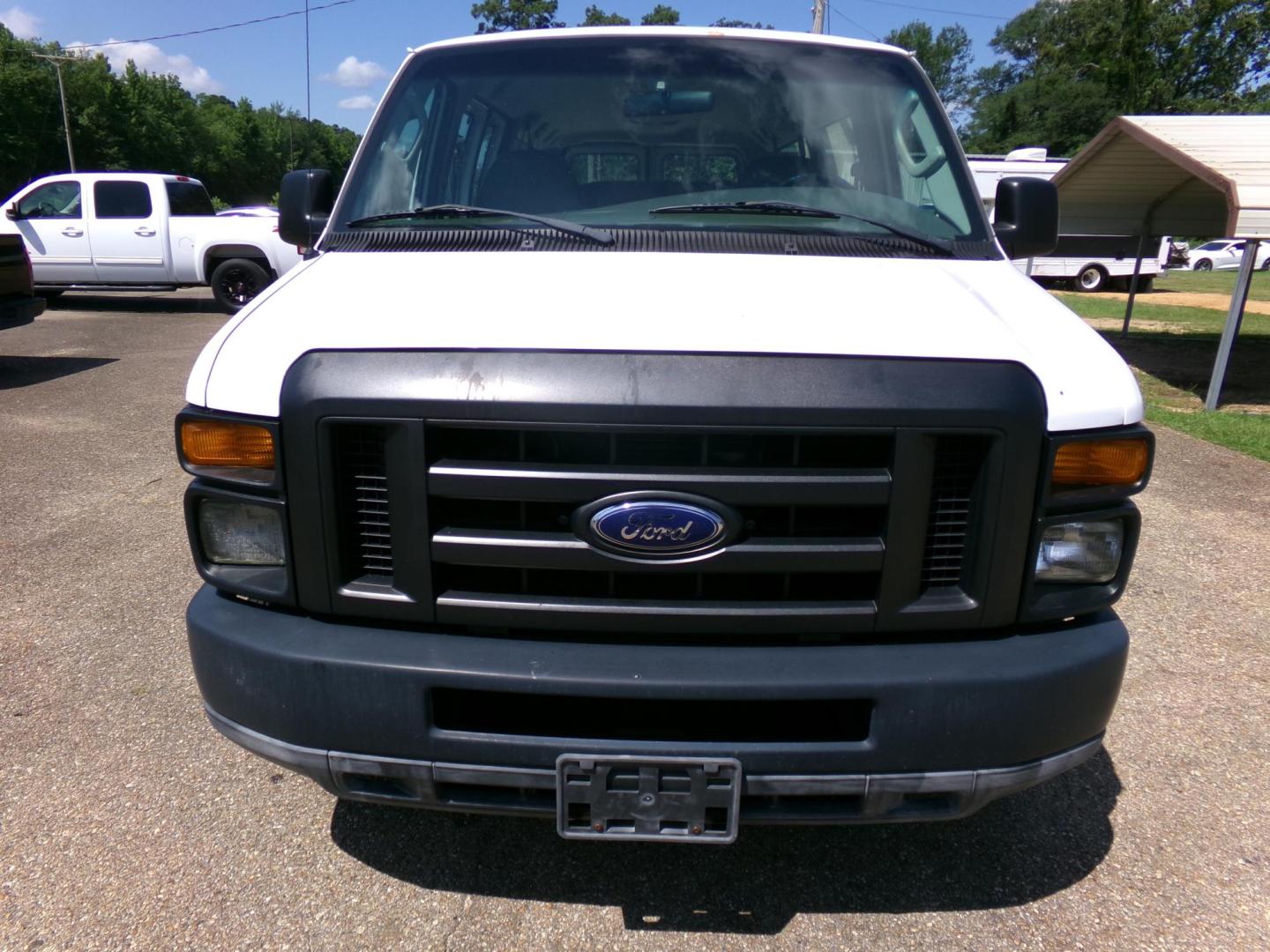 2008 White /Gray Ford E-Series Wagon E-150 XL (1FMNE11W68D) with an 4.6L V8 SOHC 16V engine, 4-Speed Automatic transmission, located at 401 First NE, Bearden, AR, 71720, (870) 687-3414, 33.726528, -92.611519 - Photo#16