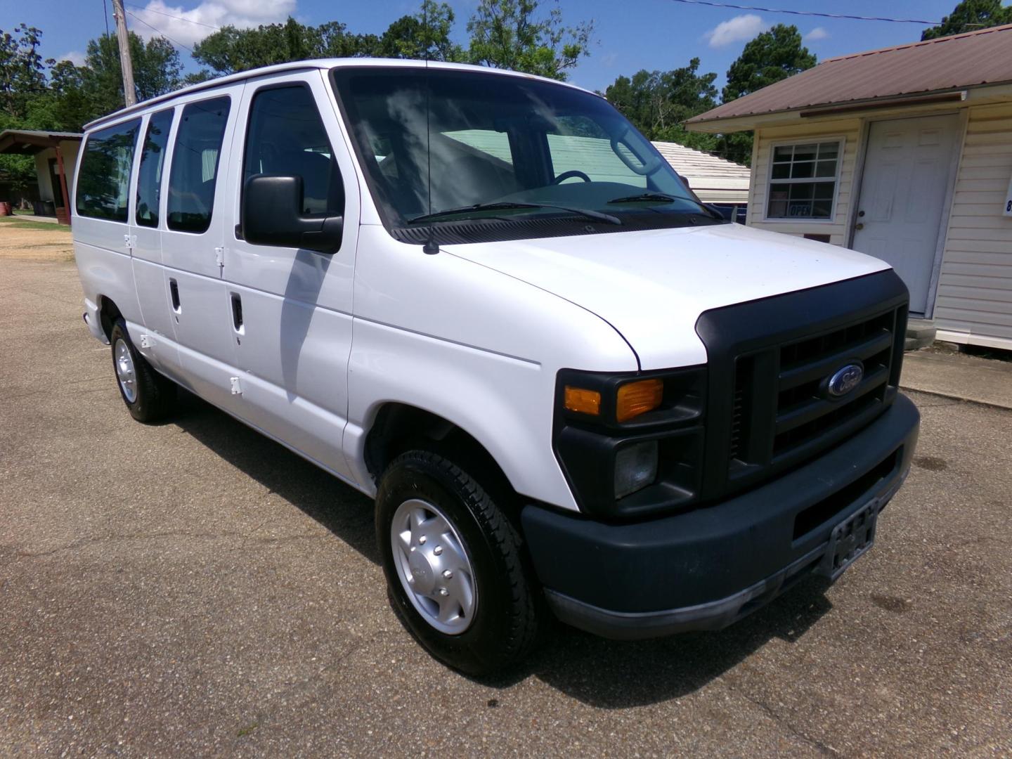 2008 White /Gray Ford E-Series Wagon E-150 XL (1FMNE11W68D) with an 4.6L V8 SOHC 16V engine, 4-Speed Automatic transmission, located at 401 First NE, Bearden, AR, 71720, (870) 687-3414, 33.726528, -92.611519 - Photo#17