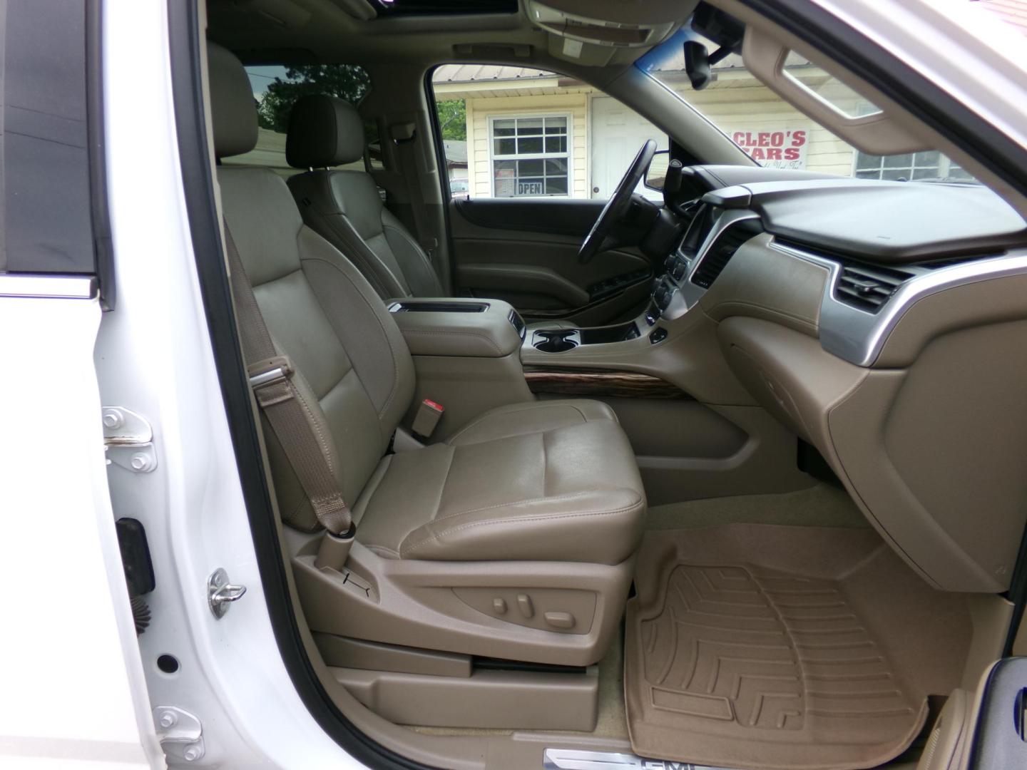 2016 White /Tan GMC Yukon SLT 4WD (1GKS2BKC2GR) with an 5.3L V8 OHV 16V FFV engine, 6A transmission, located at 401 First NE, Bearden, AR, 71720, (870) 687-3414, 33.726528, -92.611519 - Photo#24
