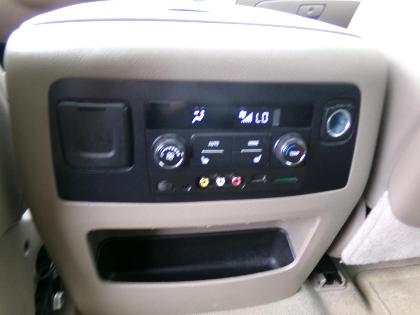2016 White /Tan GMC Yukon SLT 4WD (1GKS2BKC2GR) with an 5.3L V8 OHV 16V FFV engine, 6A transmission, located at 401 First NE, Bearden, AR, 71720, (870) 687-3414, 33.726528, -92.611519 - Photo#25