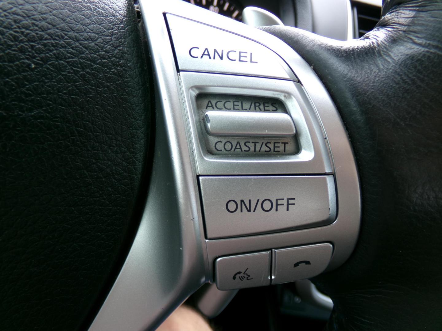 2018 White /Black Nissan Altima 2.5 (1N4AL3AP7JC) with an 2.5L L4 DOHC 16V engine, CVT transmission, located at 401 First NE, Bearden, AR, 71720, (870) 687-3414, 33.726528, -92.611519 - Photo#13