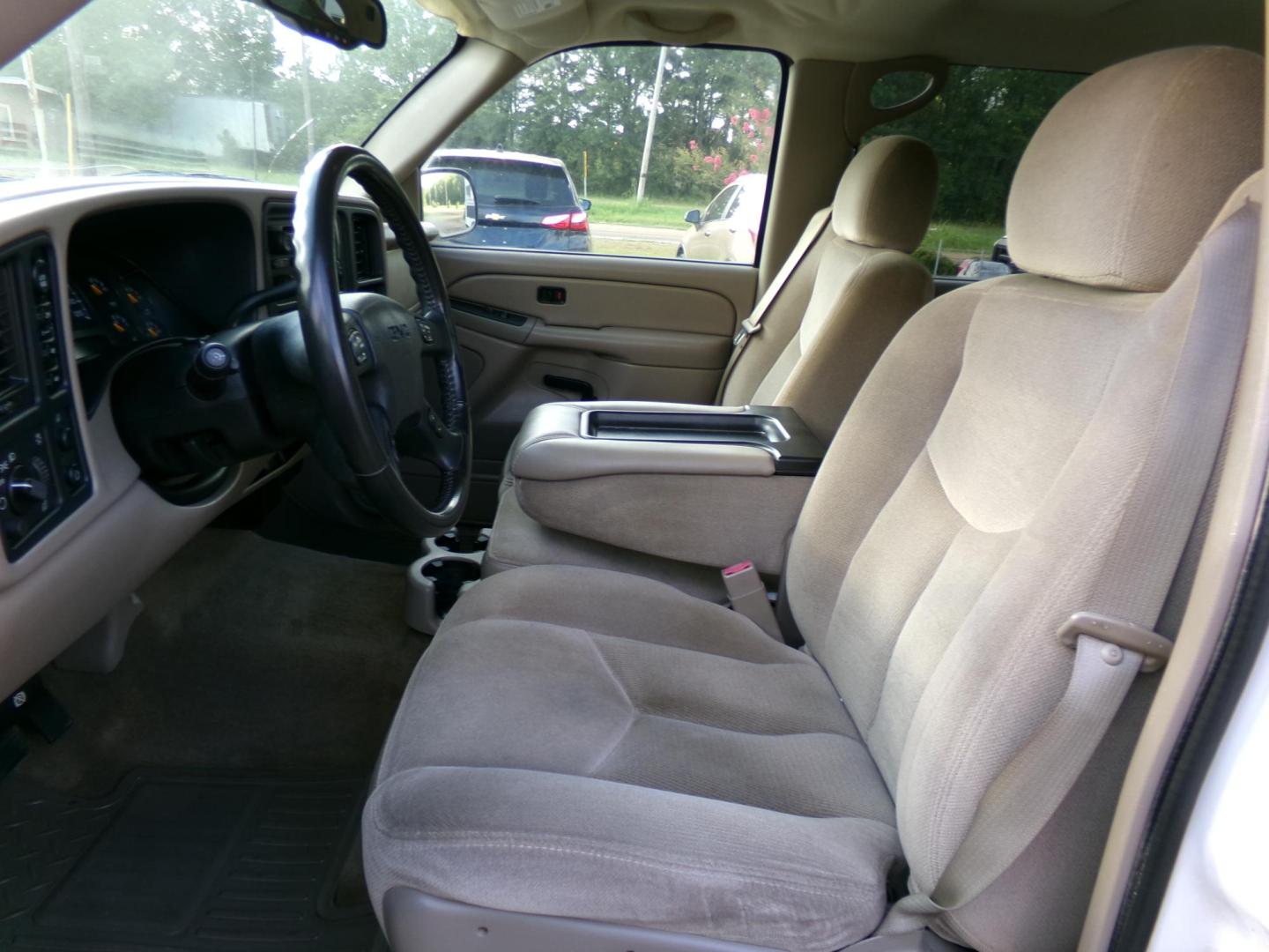 2006 Olympic White /Tan GMC Sierra 1500 SLE Crew Cab 4WD (2GTEK13Z361) with an 5.3L V8 OHV 16V FFV engine, 4-Speed Automatic Overdrive transmission, located at 401 First NE, Bearden, AR, 71720, (870) 687-3414, 33.726528, -92.611519 - Photo#8