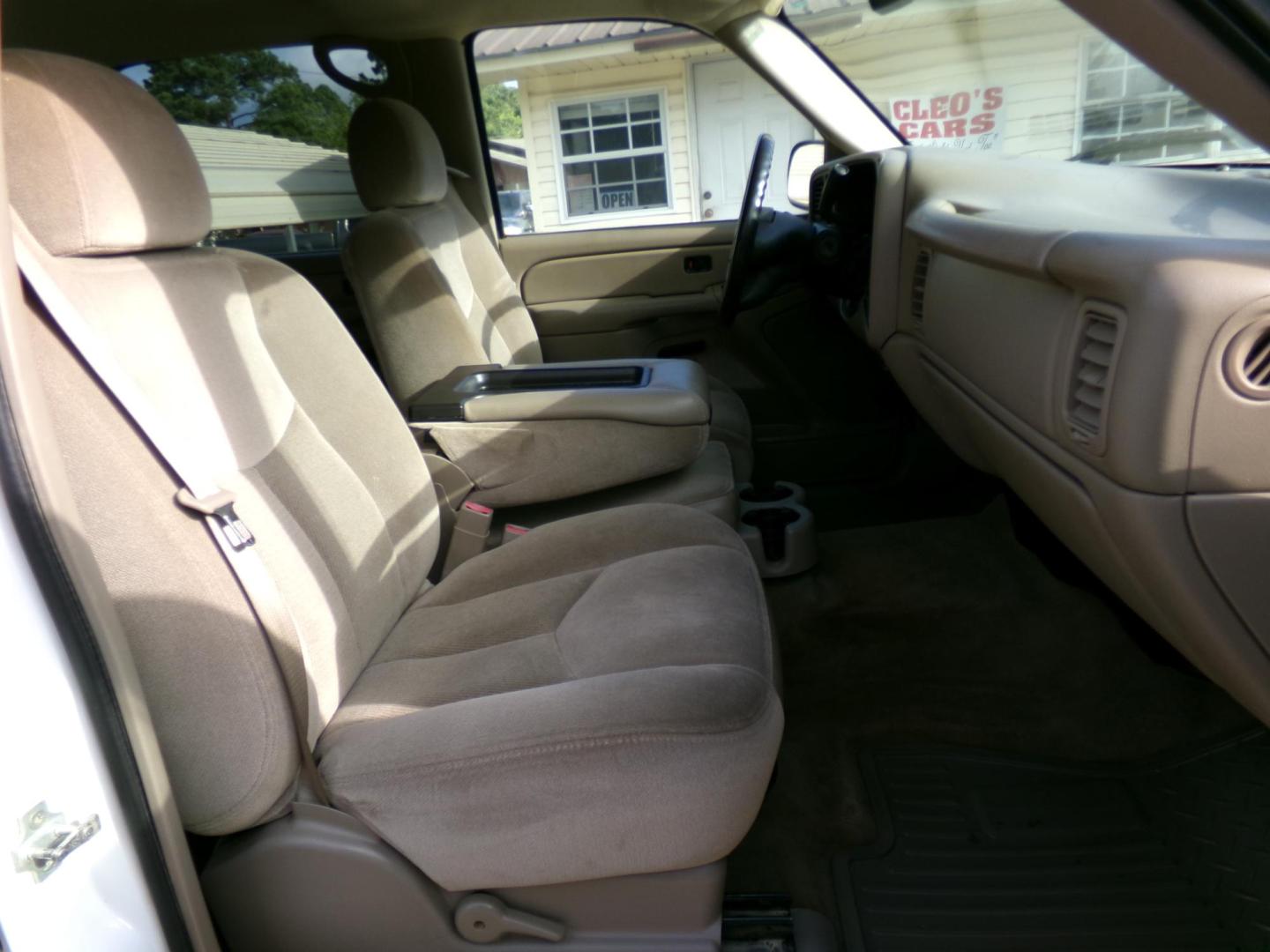 2006 Olympic White /Tan GMC Sierra 1500 SLE Crew Cab 4WD (2GTEK13Z361) with an 5.3L V8 OHV 16V FFV engine, 4-Speed Automatic Overdrive transmission, located at 401 First NE, Bearden, AR, 71720, (870) 687-3414, 33.726528, -92.611519 - Photo#16