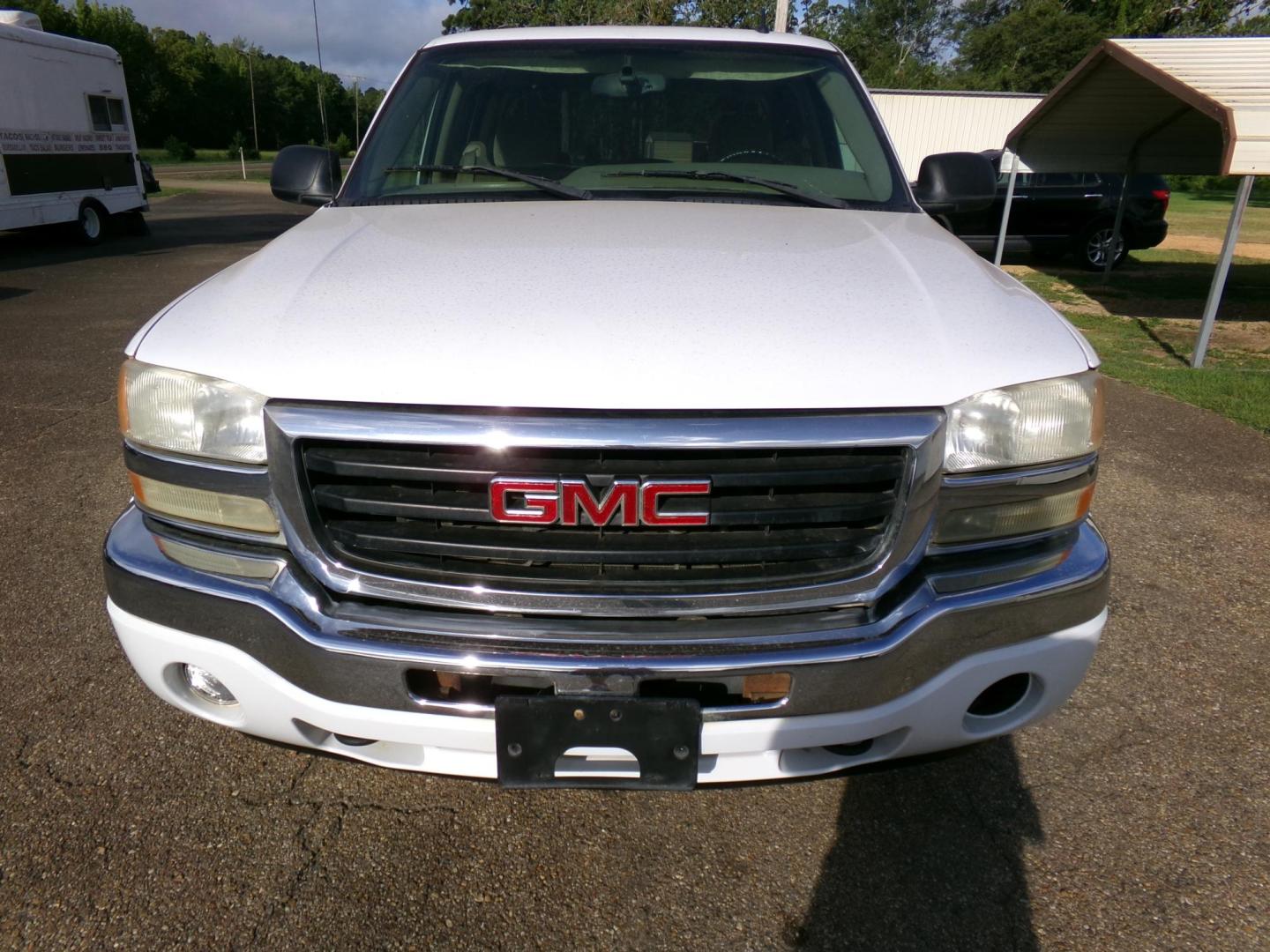 2006 Olympic White /Tan GMC Sierra 1500 SLE Crew Cab 4WD (2GTEK13Z361) with an 5.3L V8 OHV 16V FFV engine, 4-Speed Automatic Overdrive transmission, located at 401 First NE, Bearden, AR, 71720, (870) 687-3414, 33.726528, -92.611519 - Photo#20