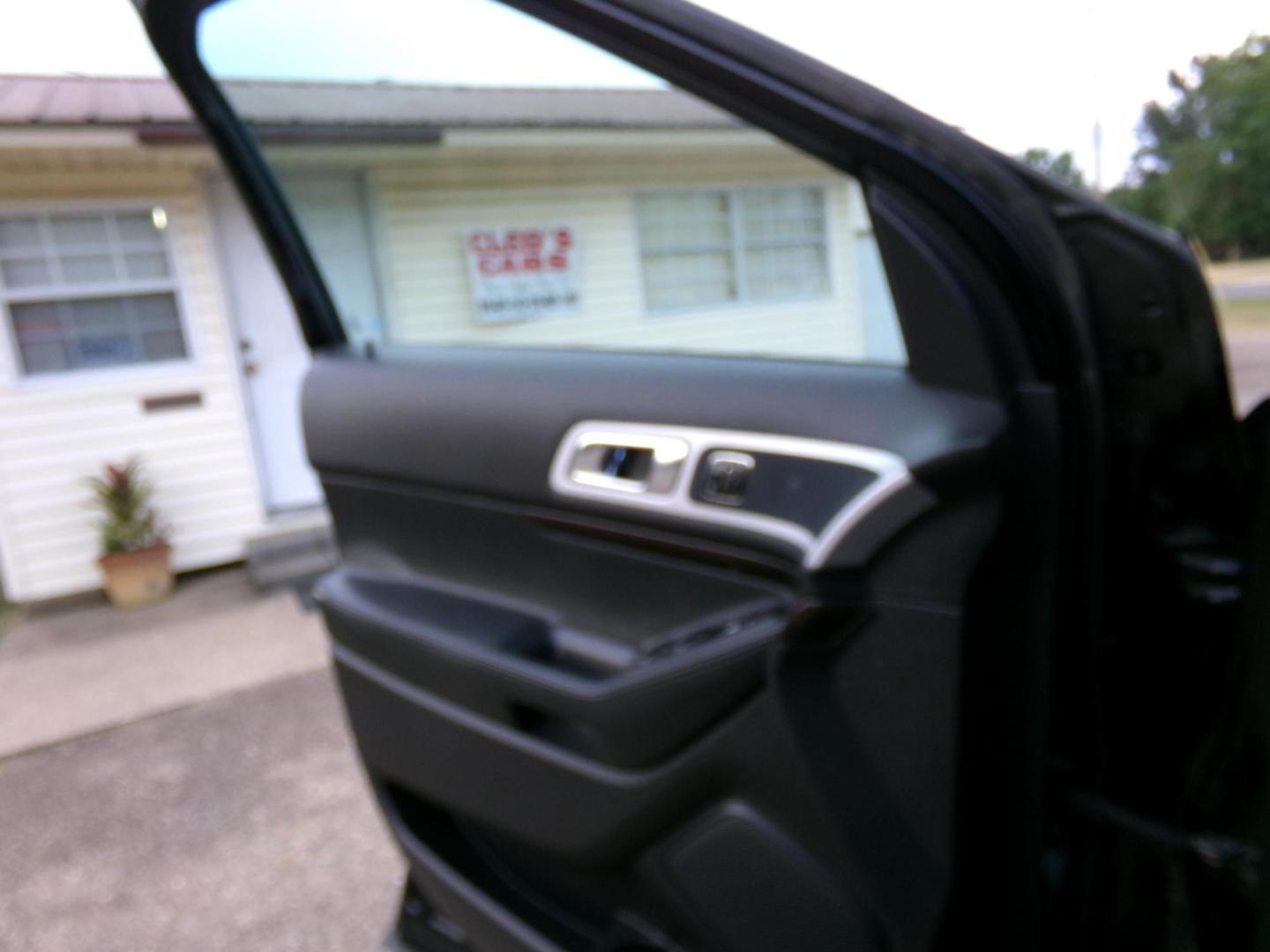 2012 Tuxedo Black Metallic /Black/Brown Ford Explorer Limited FWD (1FMHK7F86CG) with an 3.5L V6 DOHC 24V engine, 6-Speed Automatic transmission, located at 401 First NE, Bearden, AR, 71720, (870) 687-3414, 33.726528, -92.611519 - Photo#10
