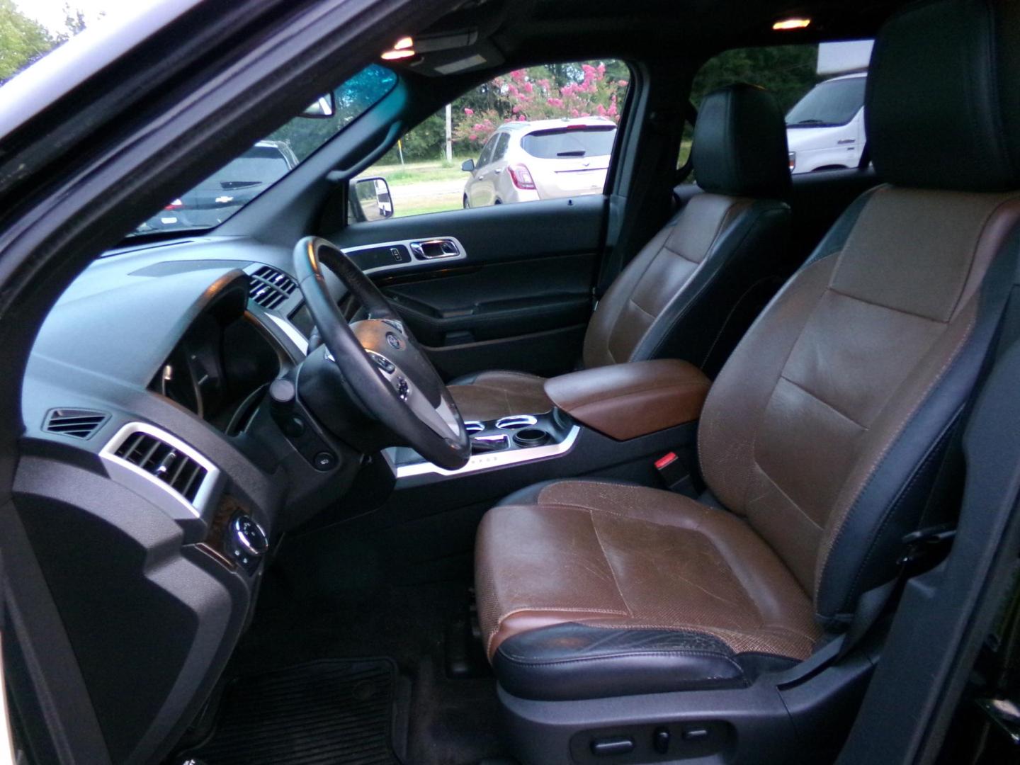 2012 Tuxedo Black Metallic /Black/Brown Ford Explorer Limited FWD (1FMHK7F86CG) with an 3.5L V6 DOHC 24V engine, 6-Speed Automatic transmission, located at 401 First NE, Bearden, AR, 71720, (870) 687-3414, 33.726528, -92.611519 - Photo#11