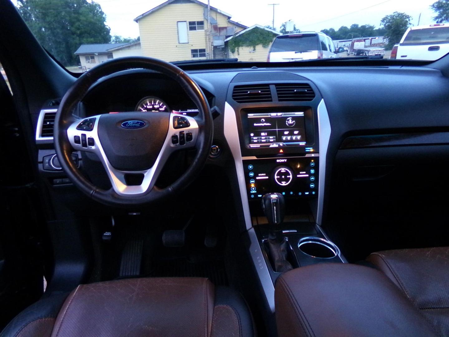 2012 Tuxedo Black Metallic /Black/Brown Ford Explorer Limited FWD (1FMHK7F86CG) with an 3.5L V6 DOHC 24V engine, 6-Speed Automatic transmission, located at 401 First NE, Bearden, AR, 71720, (870) 687-3414, 33.726528, -92.611519 - Photo#26
