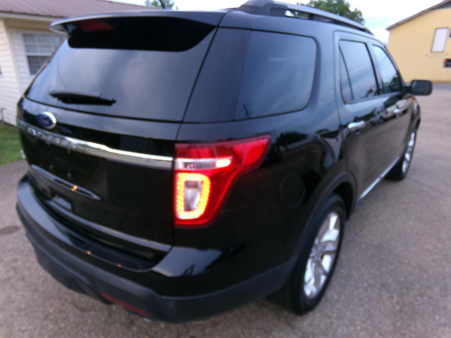 2012 Tuxedo Black Metallic /Black/Brown Ford Explorer Limited FWD (1FMHK7F86CG) with an 3.5L V6 DOHC 24V engine, 6-Speed Automatic transmission, located at 401 First NE, Bearden, AR, 71720, (870) 687-3414, 33.726528, -92.611519 - Photo#27