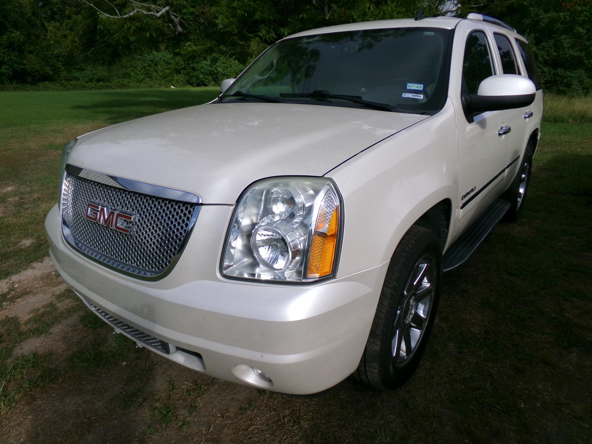 photo of 2013 GMC Yukon Denali 4WD