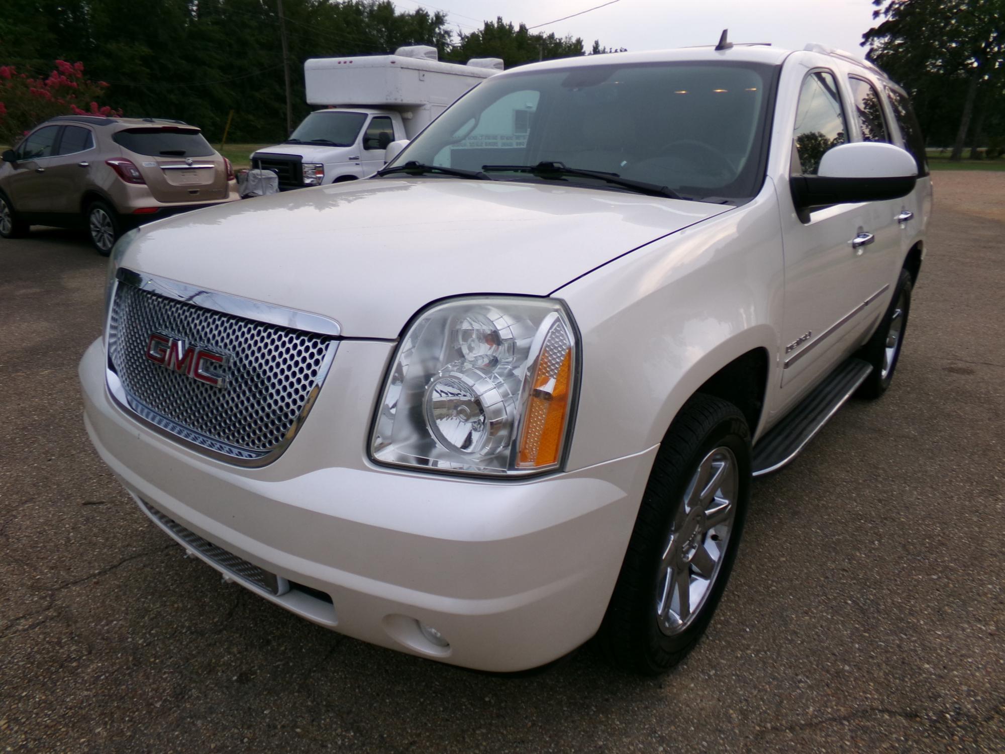 photo of 2013 GMC Yukon Denali 4WD