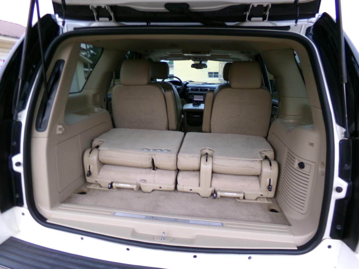 2013 White Diamond Pearl /Tan GMC Yukon Denali 4WD (1GKS2EEF6DR) with an 6.2L V8 OHV 16V engine, 6-Speed Automatic transmission, located at 401 First NE, Bearden, AR, 71720, (870) 687-3414, 33.726528, -92.611519 - Photo#3