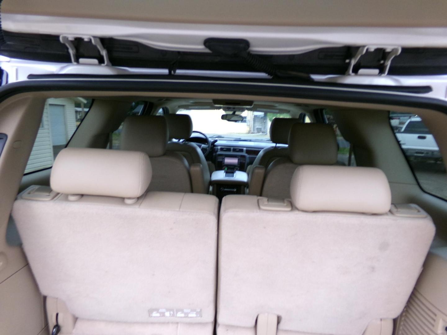 2013 White Diamond Pearl /Tan GMC Yukon Denali 4WD (1GKS2EEF6DR) with an 6.2L V8 OHV 16V engine, 6-Speed Automatic transmission, located at 401 First NE, Bearden, AR, 71720, (870) 687-3414, 33.726528, -92.611519 - Photo#4