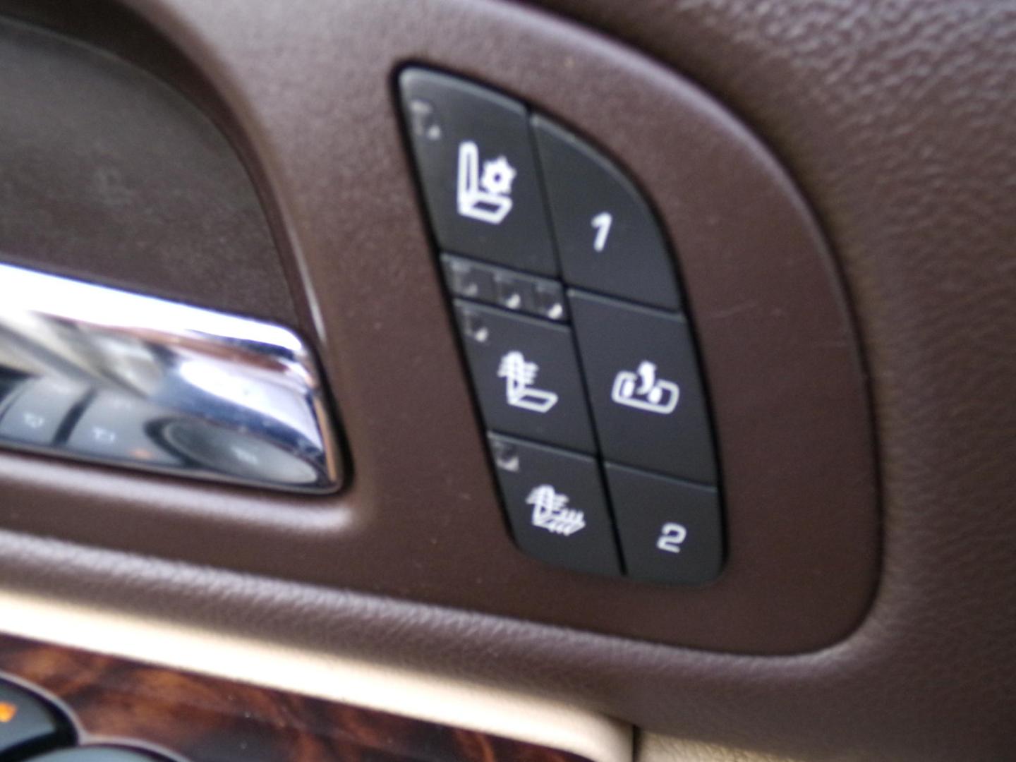 2013 White Diamond Pearl /Tan GMC Yukon Denali 4WD (1GKS2EEF6DR) with an 6.2L V8 OHV 16V engine, 6-Speed Automatic transmission, located at 401 First NE, Bearden, AR, 71720, (870) 687-3414, 33.726528, -92.611519 - Photo#11