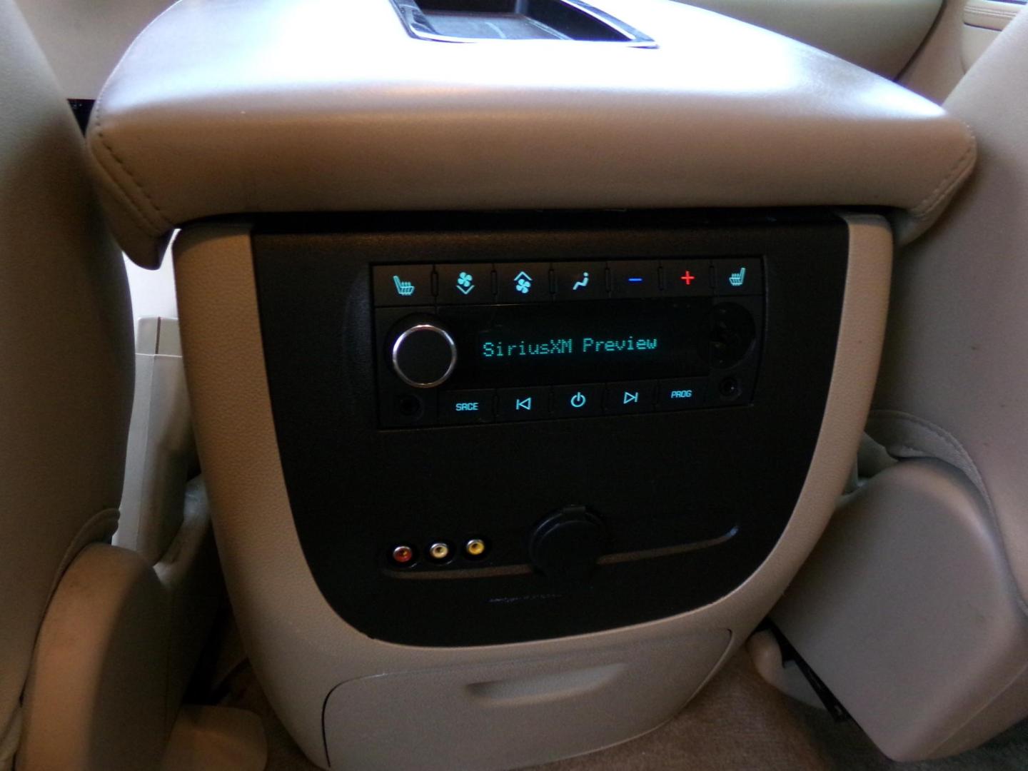2013 White Diamond Pearl /Tan GMC Yukon Denali 4WD (1GKS2EEF6DR) with an 6.2L V8 OHV 16V engine, 6-Speed Automatic transmission, located at 401 First NE, Bearden, AR, 71720, (870) 687-3414, 33.726528, -92.611519 - Photo#17