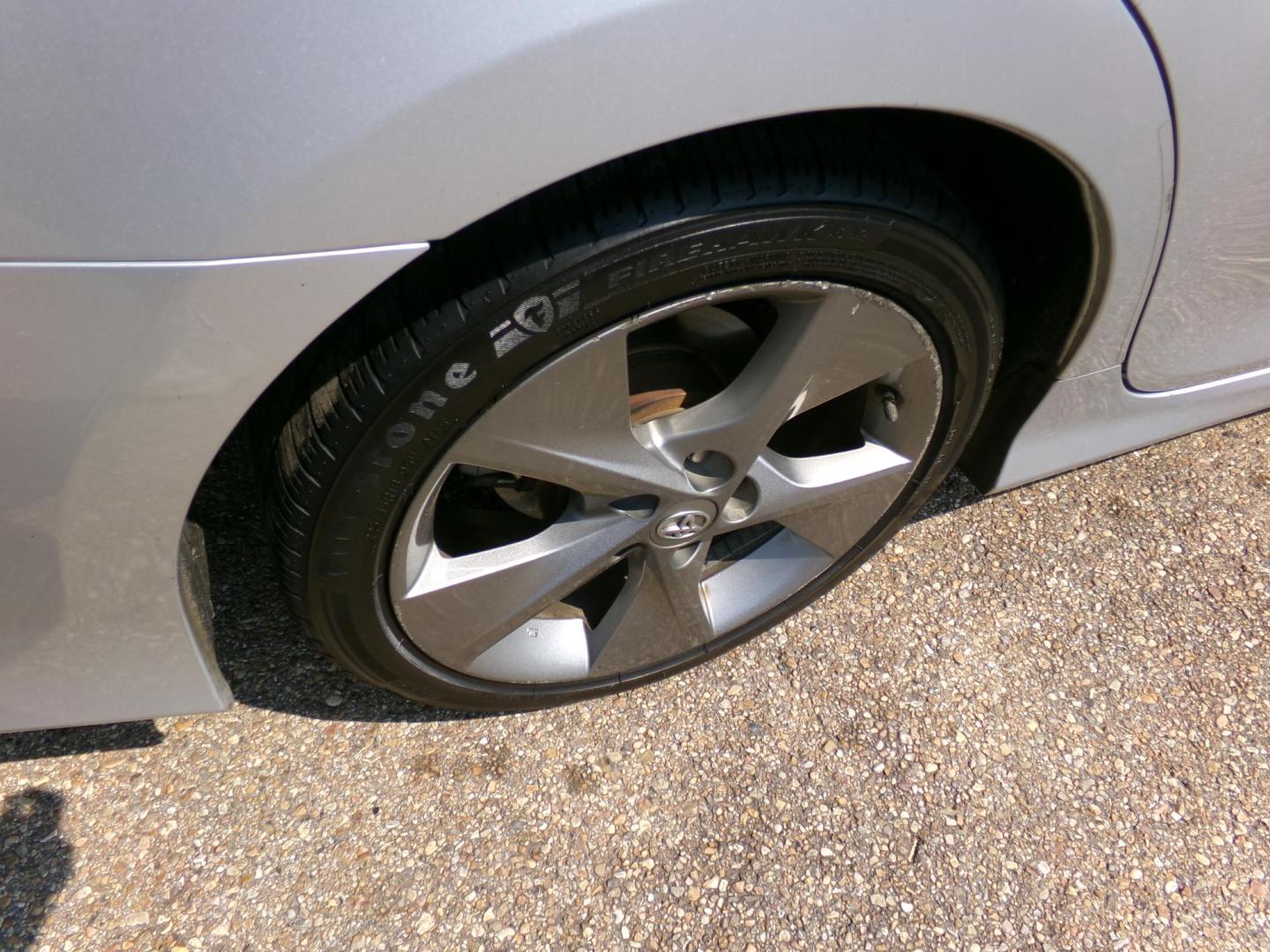 2014 Silver /Black Toyota Camry SE (4T1BF1FK5EU) with an 2.5L L4 DOHC 16V engine, 6-Speed Automatic transmission, located at 401 First NE, Bearden, AR, 71720, (870) 687-3414, 33.726528, -92.611519 - Photo#4